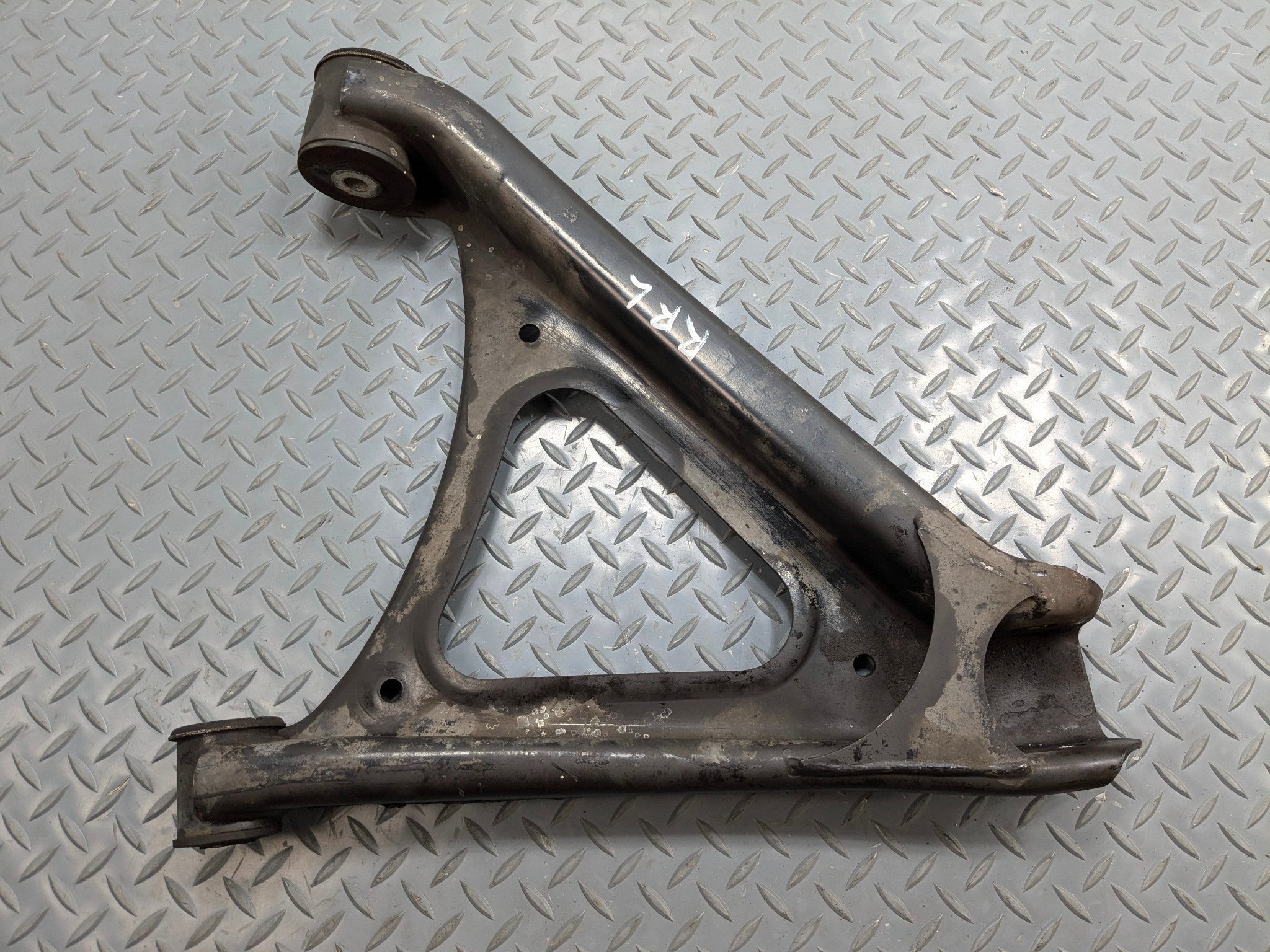 2004 - 2006 OEM PORSCHE CAYENNE V6 REAR RIGHT SIDE LOWER CONTROL ARM