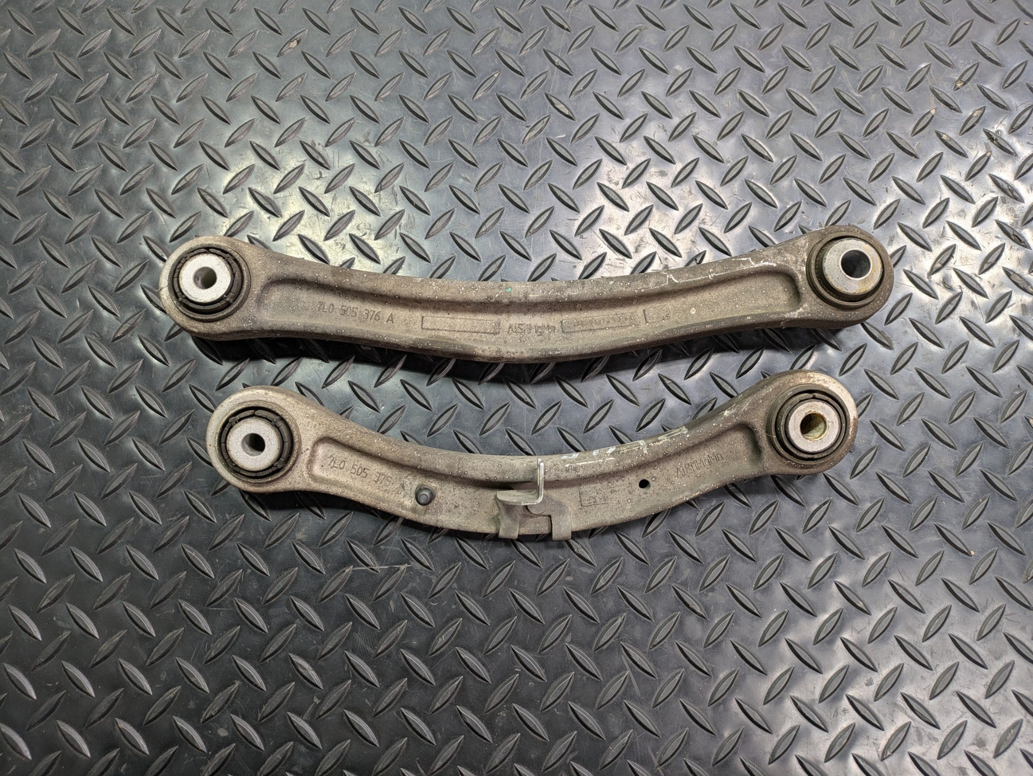 04 - 06 OEM PORSCHE CAYENNE V6 REAR RIGHT PASSENGER UPPER REARWARD CONTROL ARM