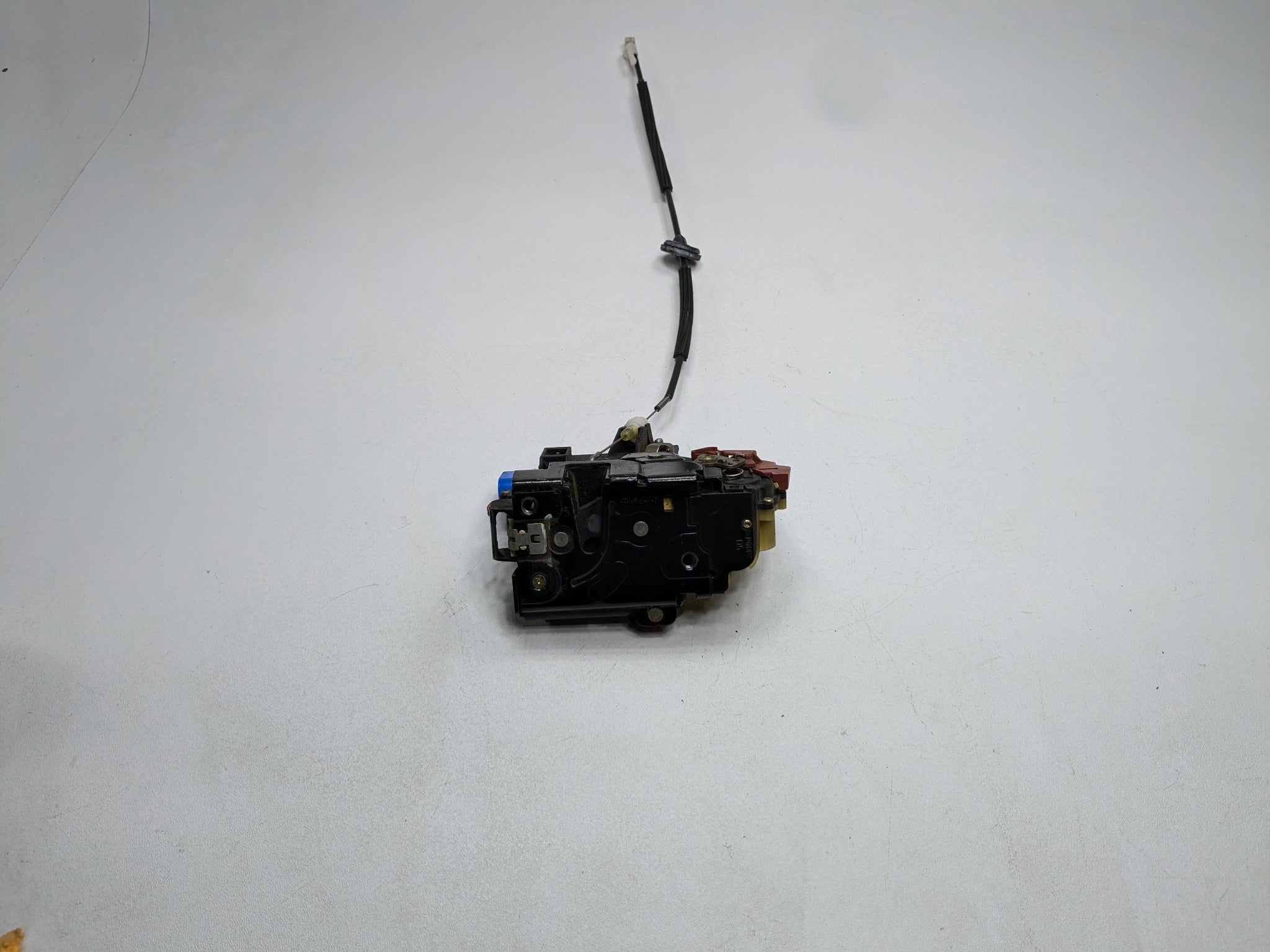 04 - 06 OEM PORSCHE CAYENNE V6 FRONT RIGHT SIDE DOOR LOCK LATCH ACTUATOR