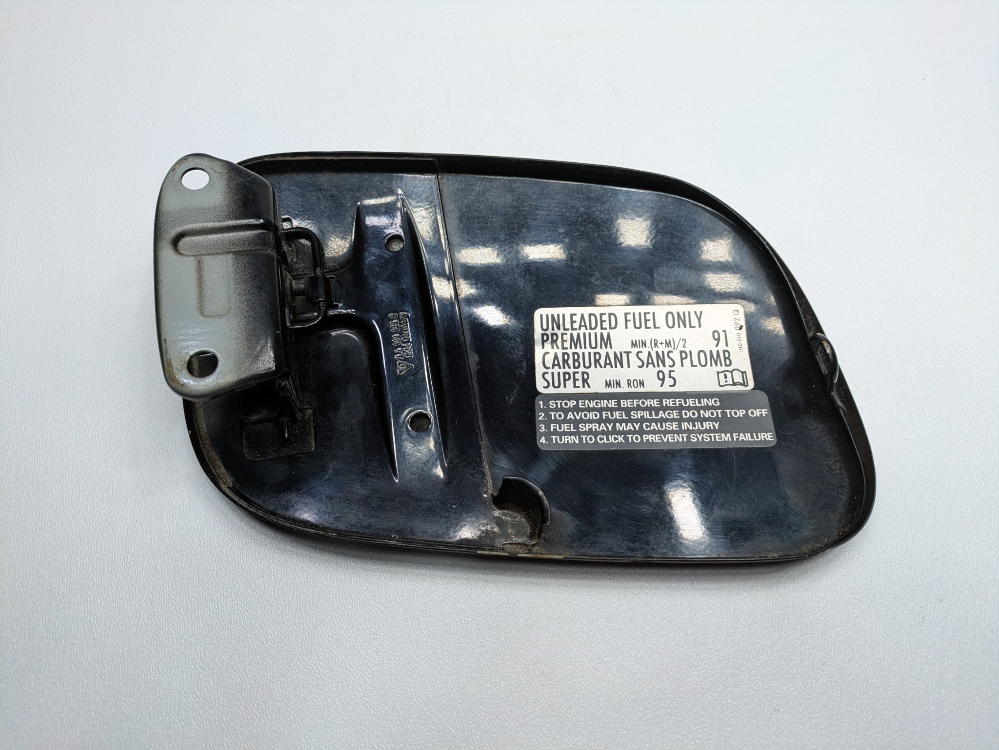 2004 - 2006 OEM PORSCHE CAYENNE V6 REAR FUEL GAS TANK FILLER FLAP DOOR LID COVER