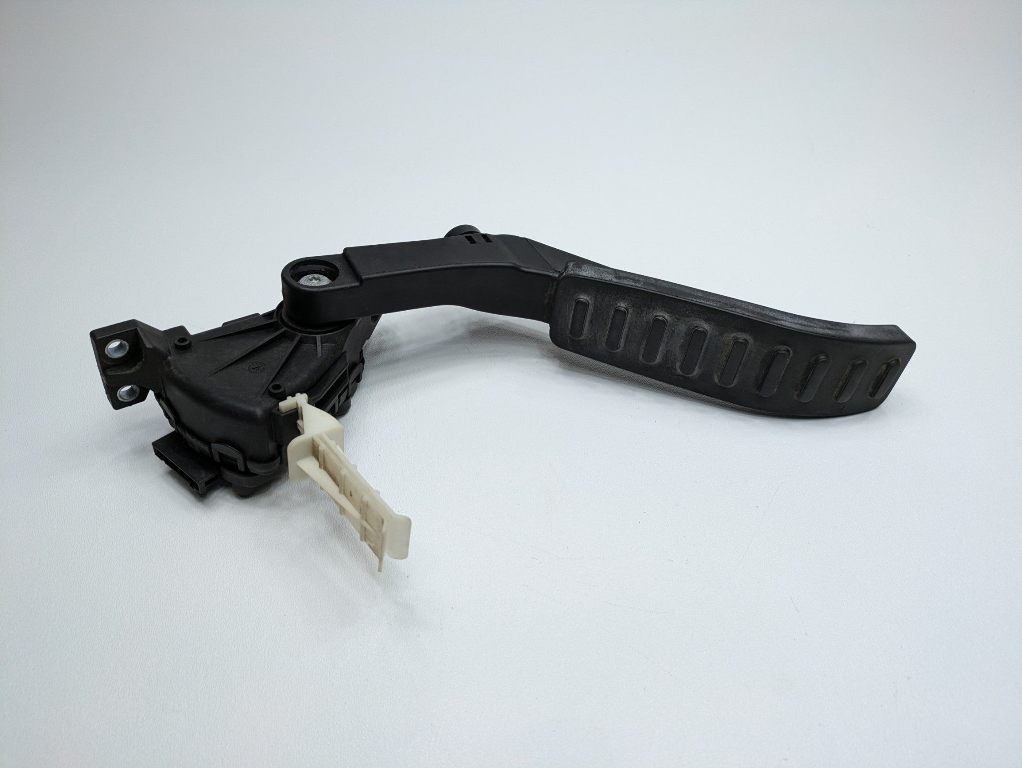 2004 - 2006 OEM PORSCHE CAYENNE V6 GAS PEDAL ACCELERATOR THROTTLE SENSOR