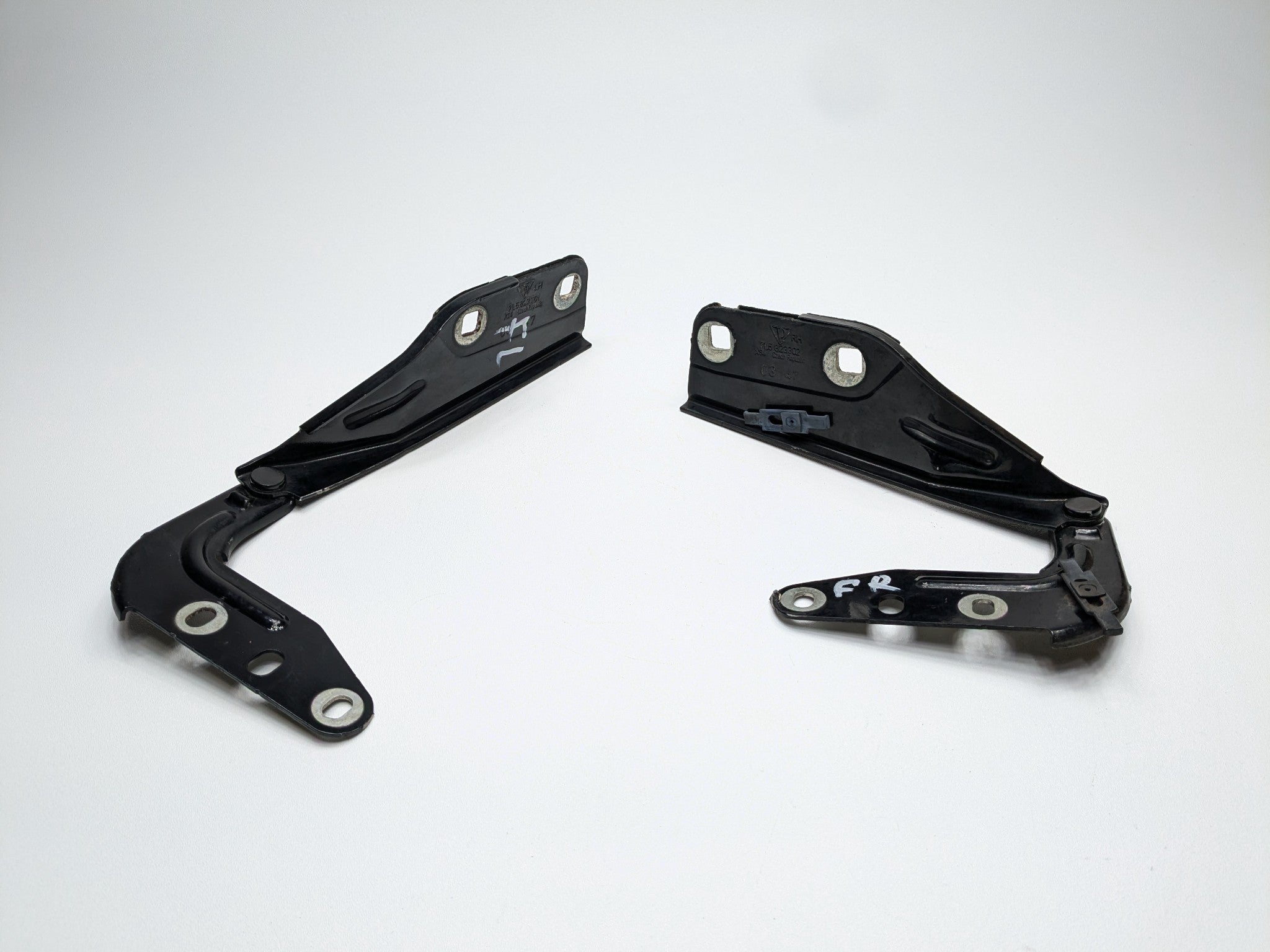 04 - 06 OEM PORSCHE CAYENNE V6 FRONT LEFT AND RIGHT SIDE HOOD HINGE BRACKET SET