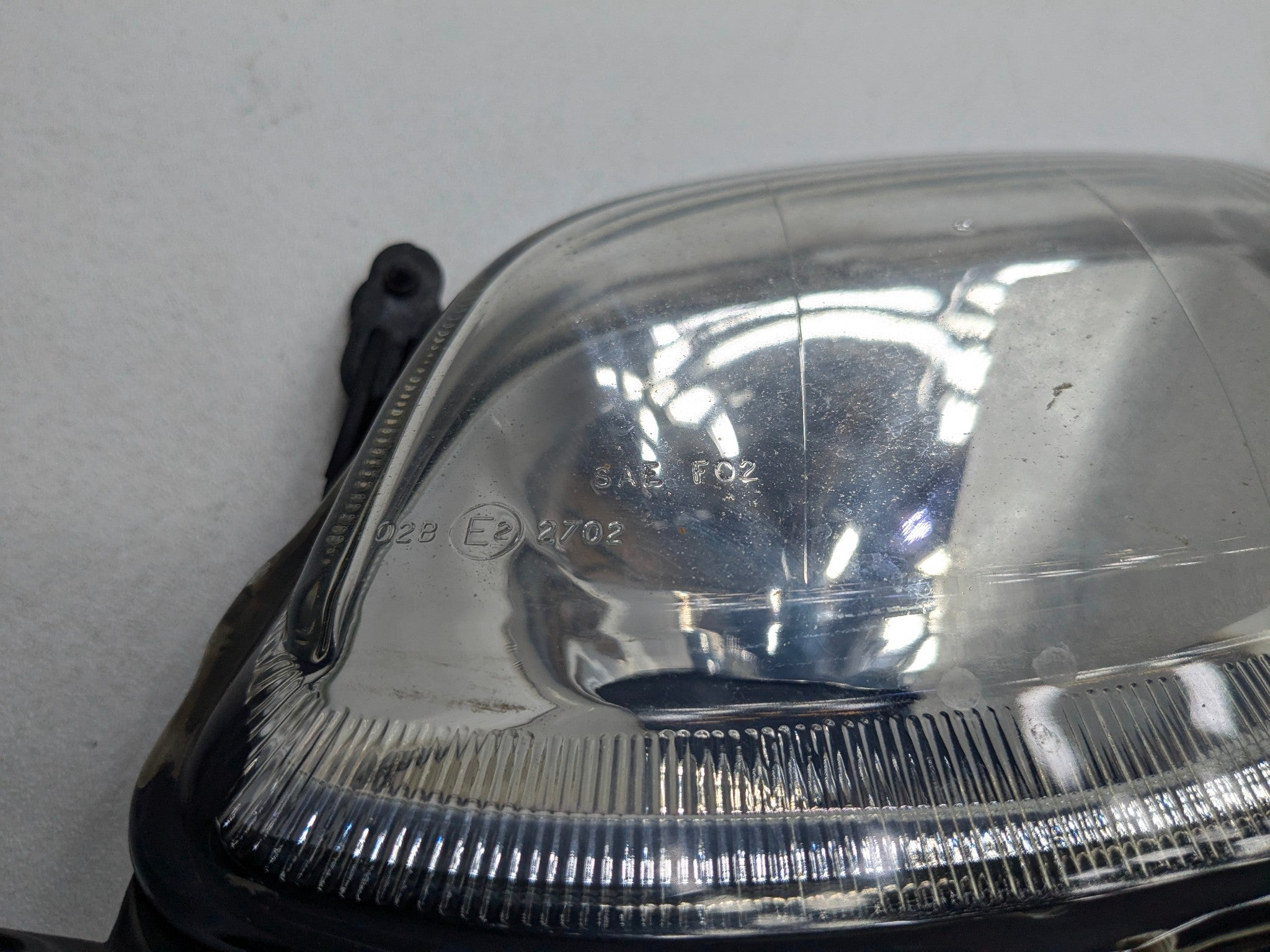 2004 - 2006 OEM PORSCHE CAYENNE V6 FRONT RIGHT PASSENGER SIDE FOG LIGHT ASSEMBLY