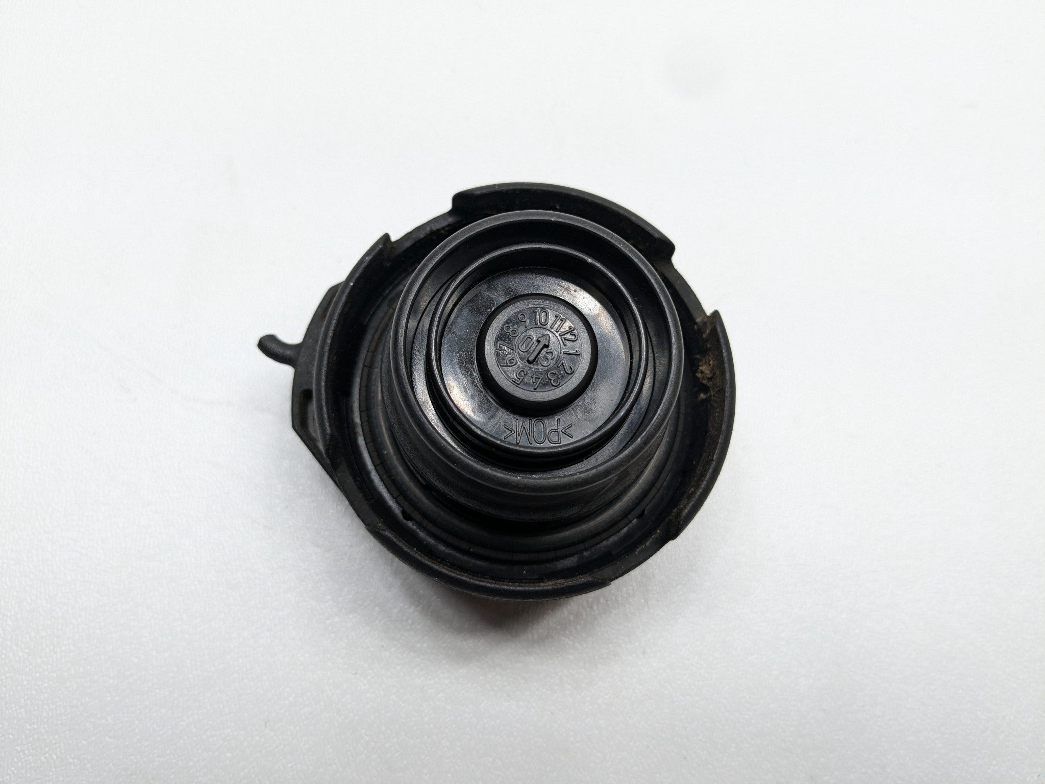 2004 - 2006 OEM PORSCHE CAYENNE V6 GASOLINE FUEL TANK FILLER NECK COVER CAP