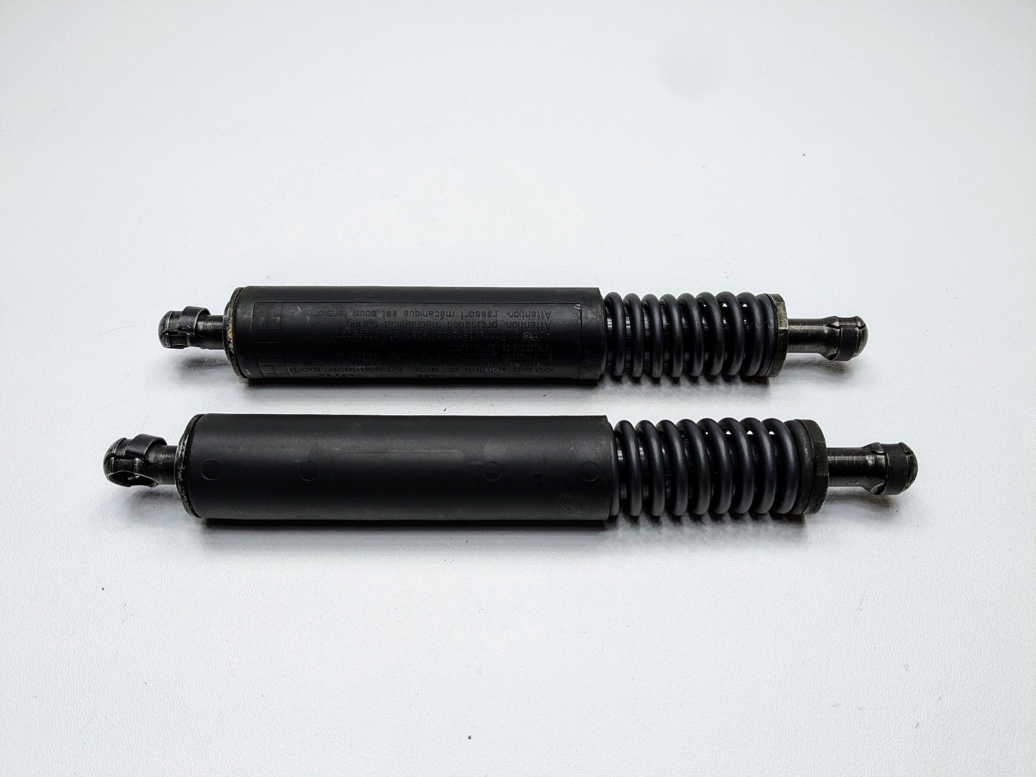 04 - 06 OEM PORSCHE CAYENNE V6 REAR HATCH TAILGATE LIFT SUPPORT SHOCK STRUT SET