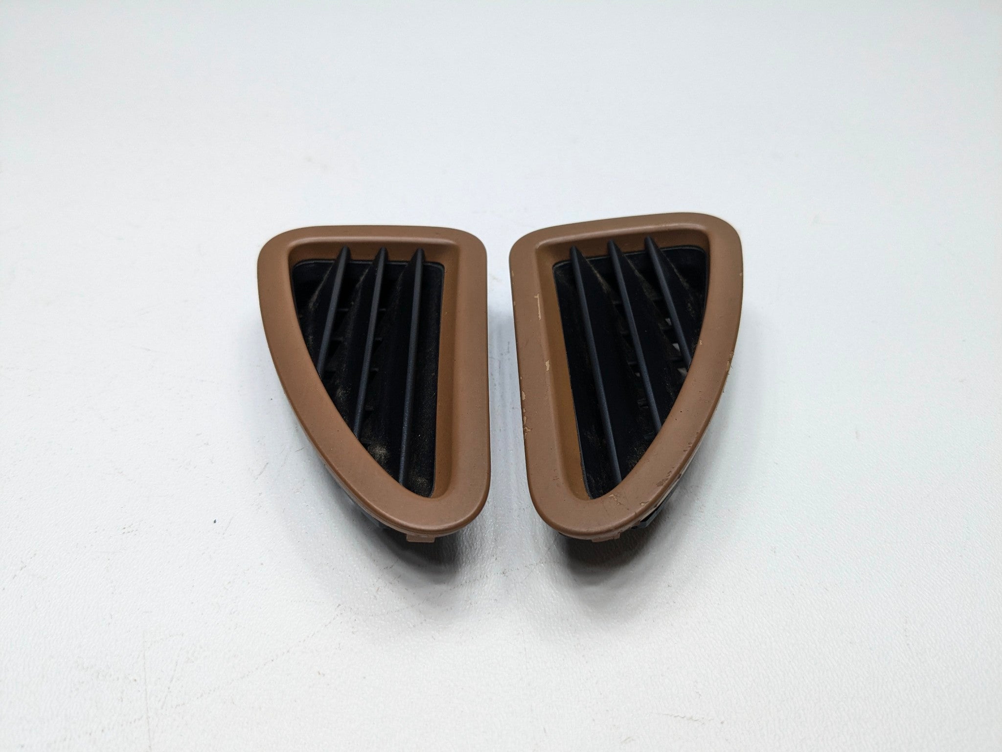 04 - 06 OEM PORSCHE CAYENNE V6 LEFT AND RIGHT AC HEATER AIR VENT GRILLE PANEL