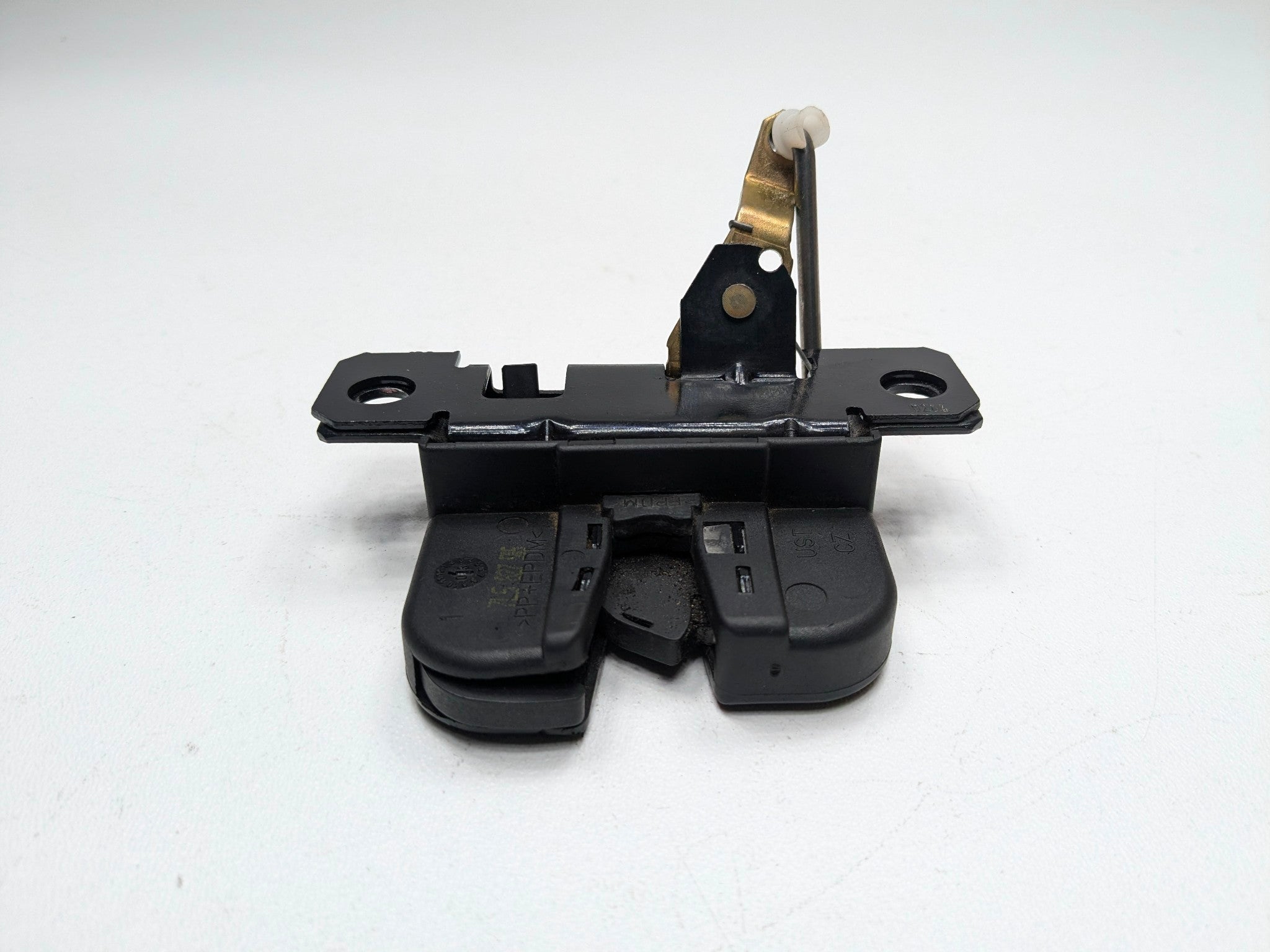 2004 - 2006 OEM PORSCHE CAYENNE V6 REAR TRUNK LIFTGATE LID LATCH LOCK