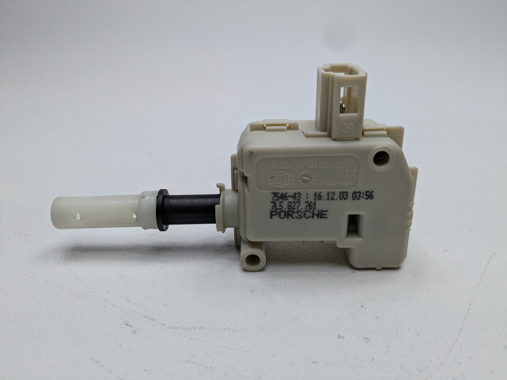 2004 - 2006 OEM PORSCHE CAYENNE V6 REAR TRUNK HATCH LOCK ACTUATOR MOTOR