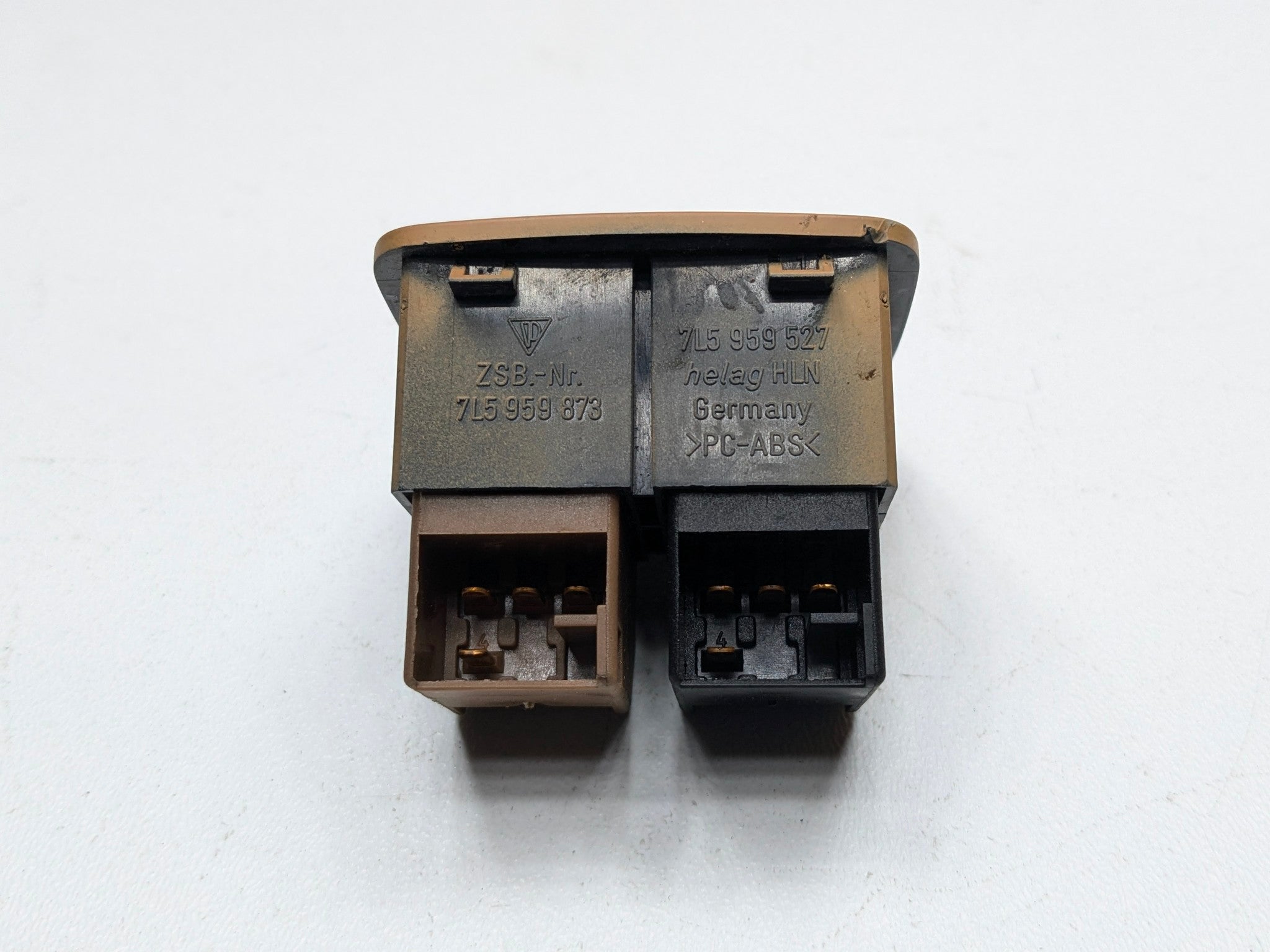 04 - 06 OEM PORSCHE CAYENNE V6 FUEL AND LIFTGATE RELEASE CONTROL SWITCH ASSEMBLY