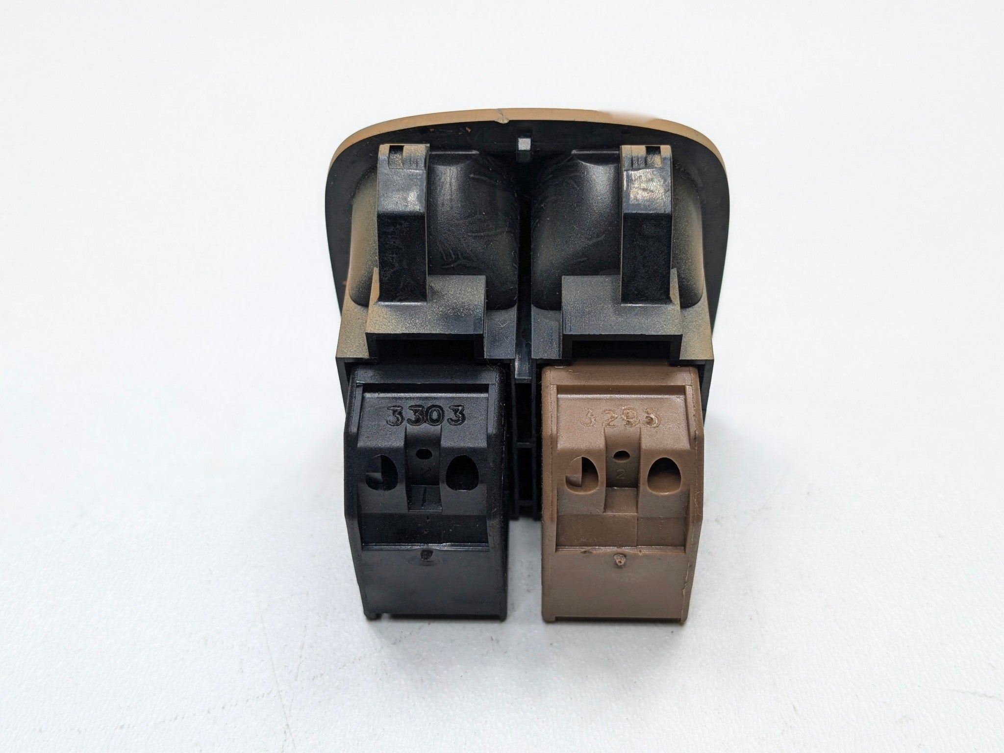 04 - 06 OEM PORSCHE CAYENNE V6 FUEL AND LIFTGATE RELEASE CONTROL SWITCH ASSEMBLY