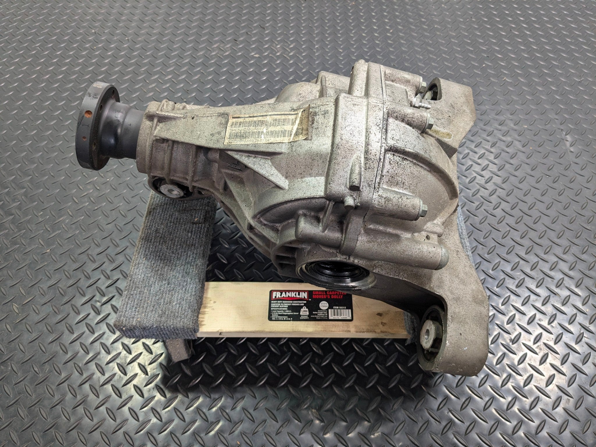 2004 - 2006 OEM PORSCHE CAYENNE V6 REAR DIFFERENTIAL AXLE CARRIER ASSEMBLY