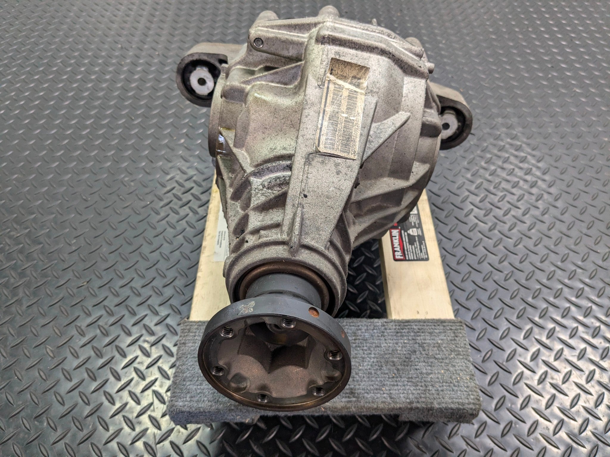 2004 - 2006 OEM PORSCHE CAYENNE V6 REAR DIFFERENTIAL AXLE CARRIER ASSEMBLY