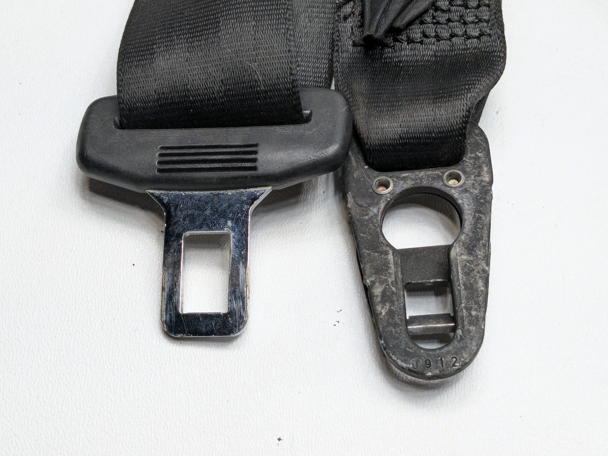 04 - 06 OEM PORSCHE CAYENNE V6 FRONT RIGHT PASSENGER SIDE SEAT BELT RETRACTOR