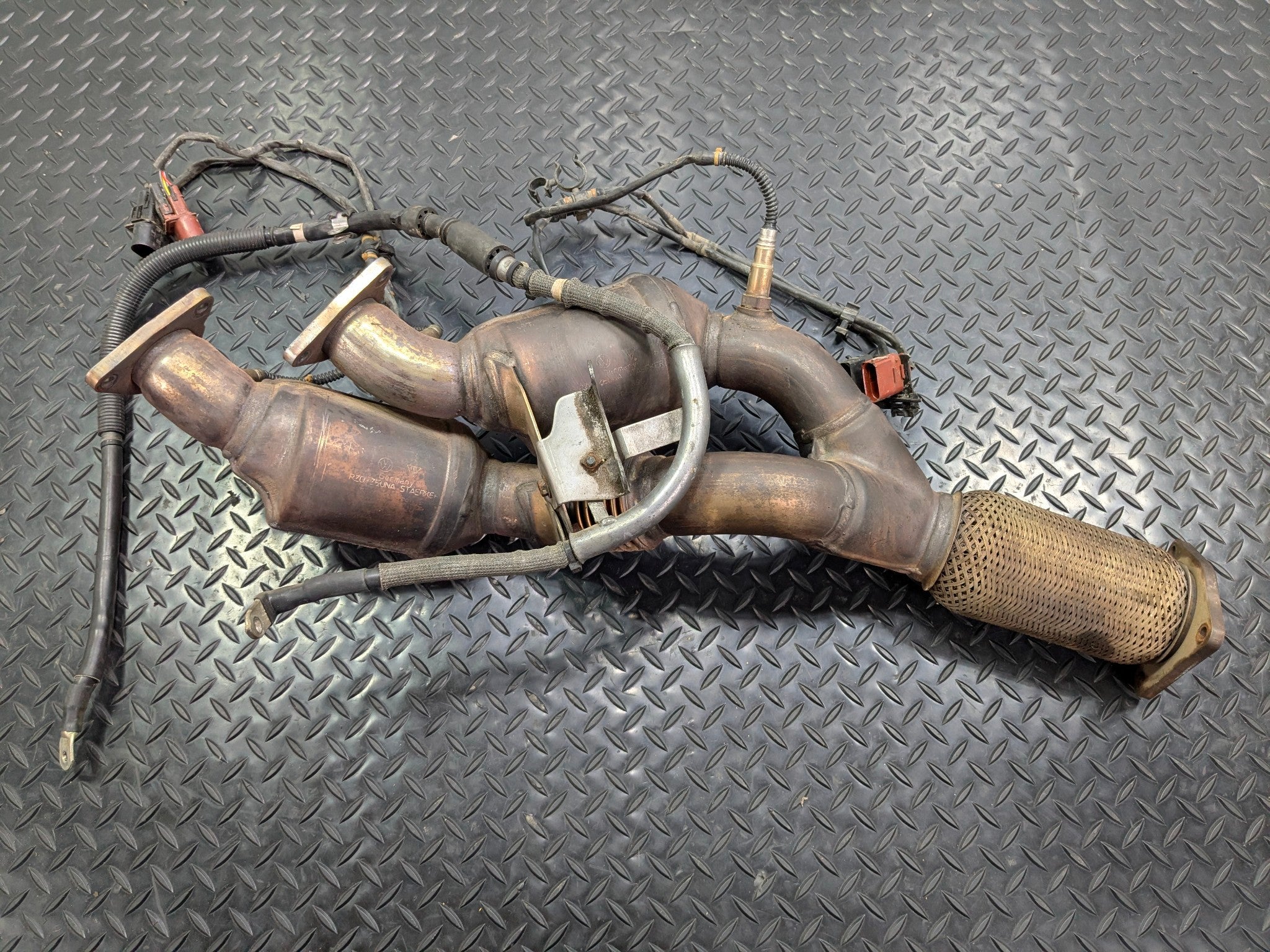 2004 - 2006 OEM PORSCHE CAYENNE V6 EXHAUST MANIFOLD DOWNPIPE