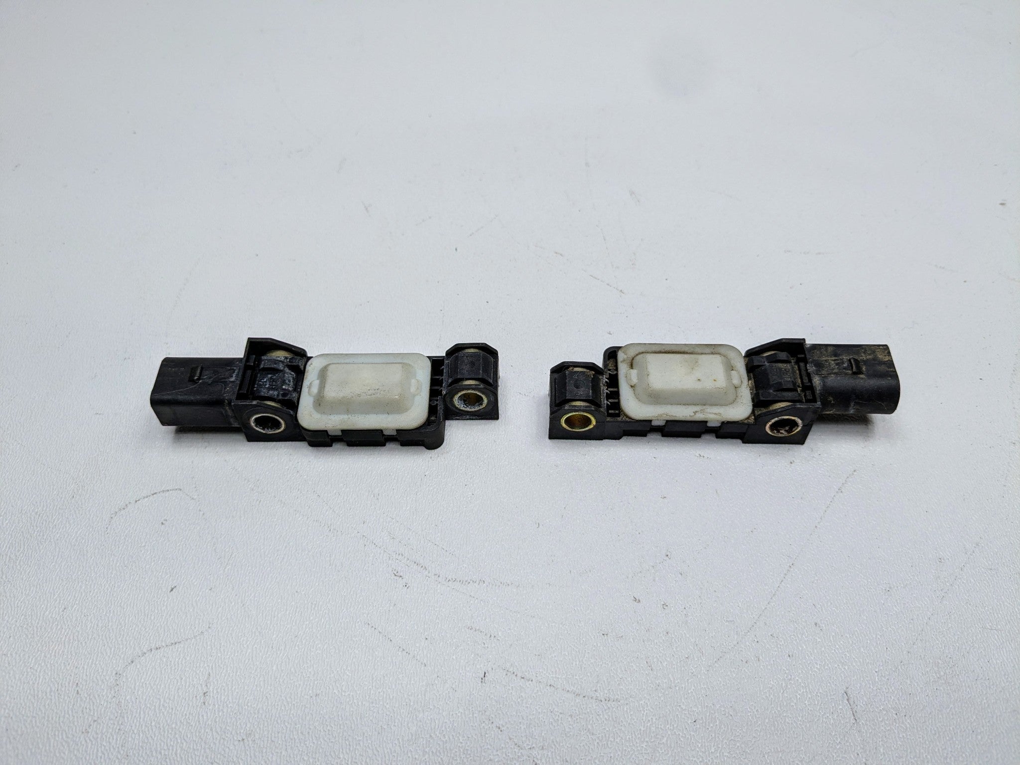 04 - 06 OEM PORSCHE CAYENNE V6 FRONT CRASH IMPACT SENSOR CONTROL MODULE