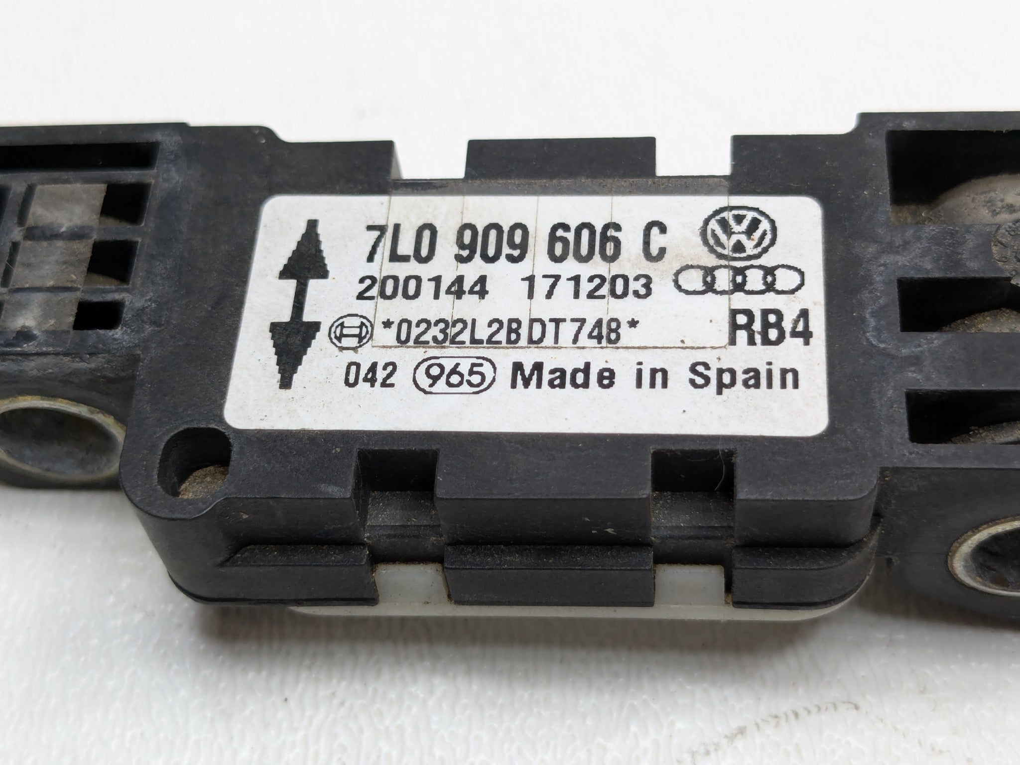 04 - 06 OEM PORSCHE CAYENNE V6 FRONT CRASH IMPACT SENSOR CONTROL MODULE