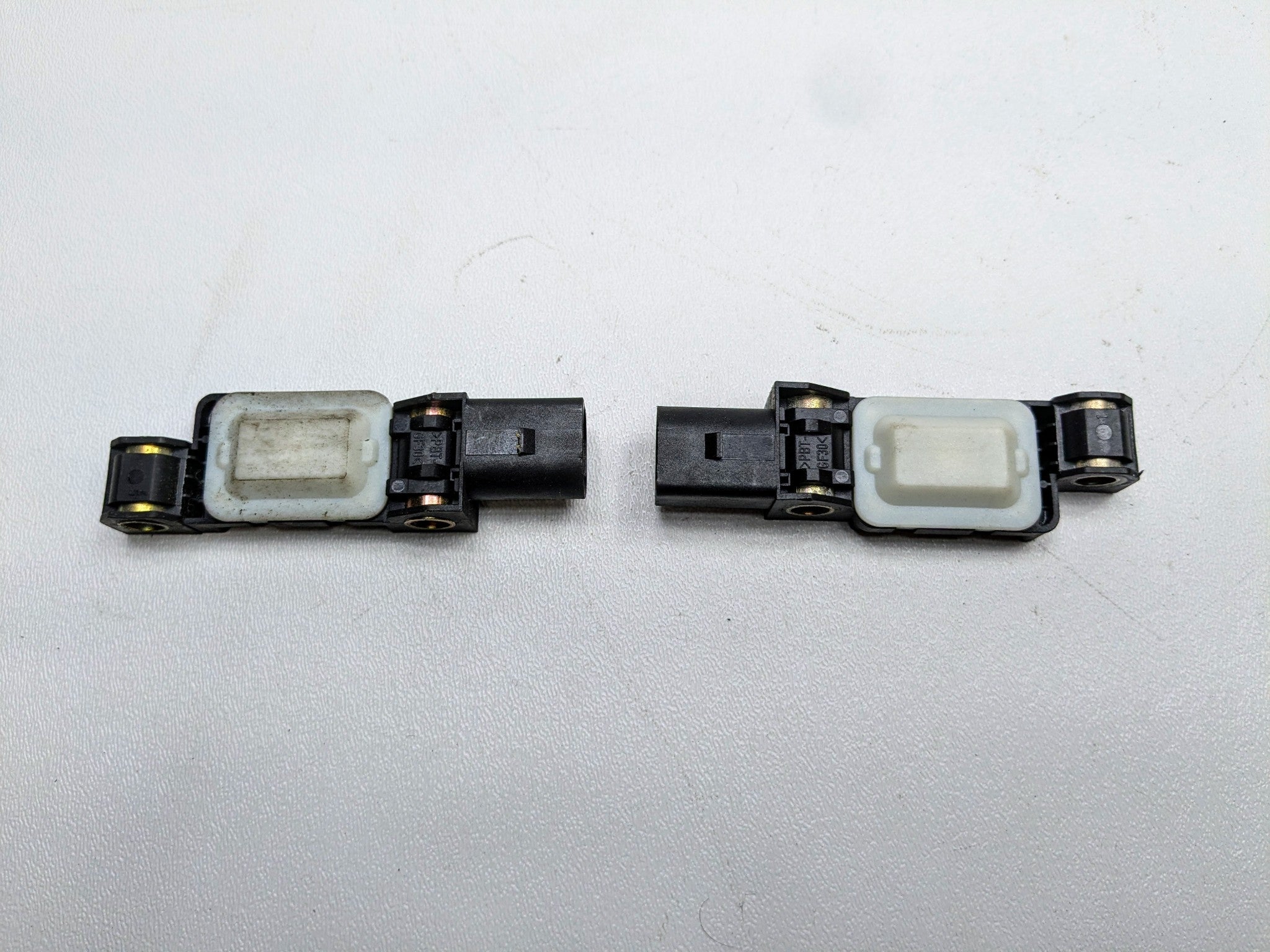 2004 - 2006 OEM PORSCHE CAYENNE V6 REAR LEFT AND RIGHT SIDE CRASH IMPACT SENSOR