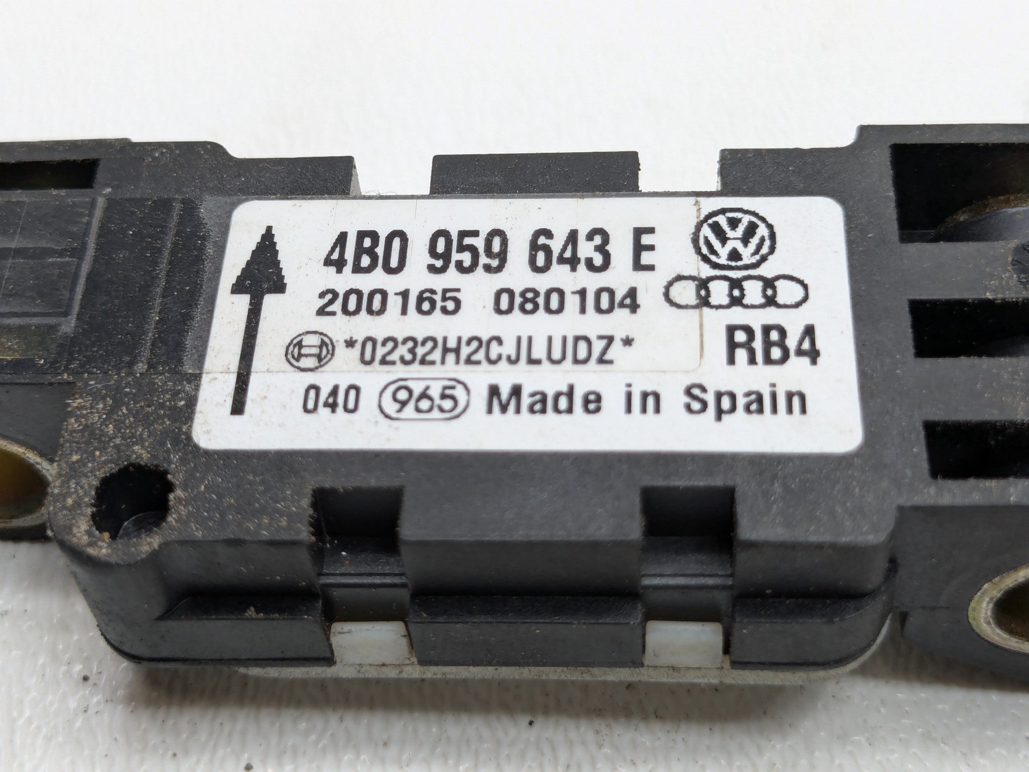 2004 - 2006 OEM PORSCHE CAYENNE V6 REAR LEFT AND RIGHT SIDE CRASH IMPACT SENSOR