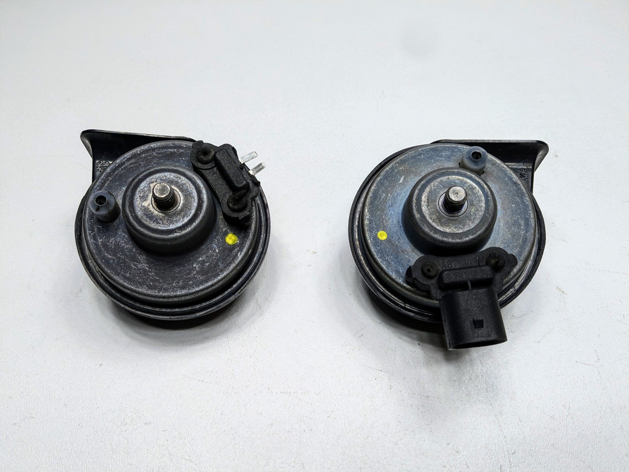 10 - 11 OEM BMW 535I GT FRONT LEFT AND RIGHT SIDE HIGH-LOW NOTE TONE SAFETY HORN