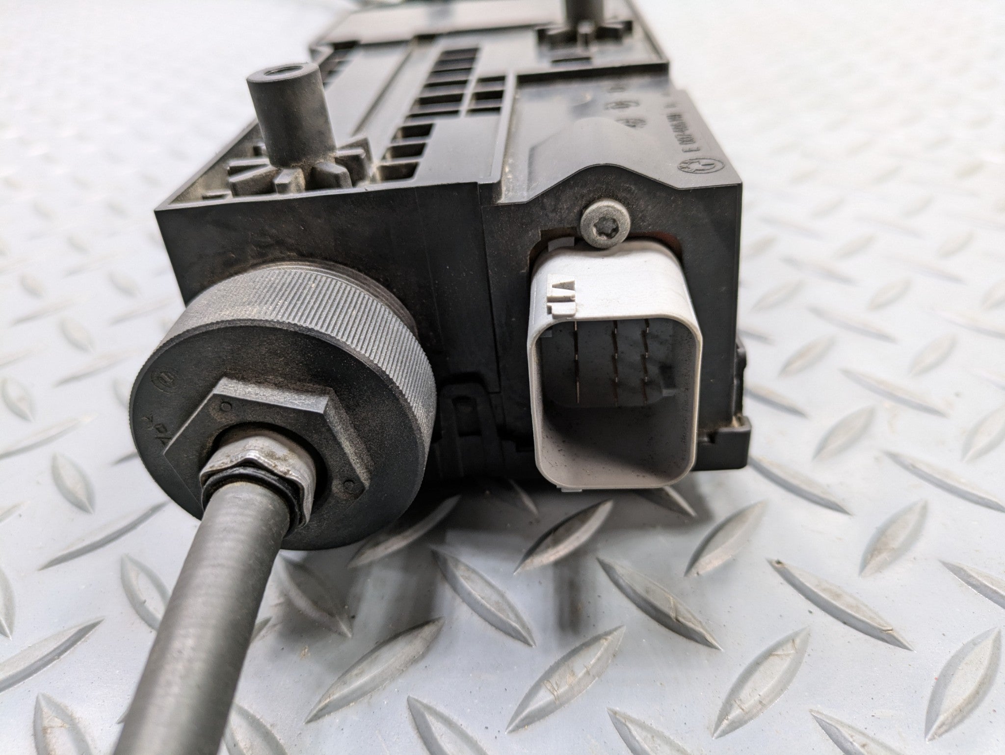 10 - 11 OEM BMW 535I GT REAR EMERGENCY PARKING BRAKE ACTUATOR MOTOR WITH CABLE