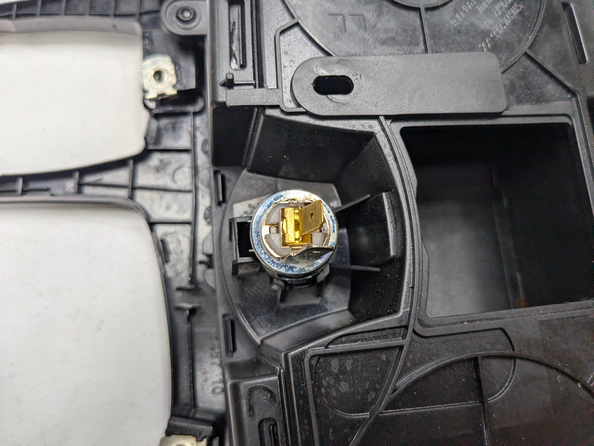 10 - 11 OEM BMW 535I GT FRONT CENTER CONSOLE CUP HOLDER WITH GEAR SHIFTER TRIM