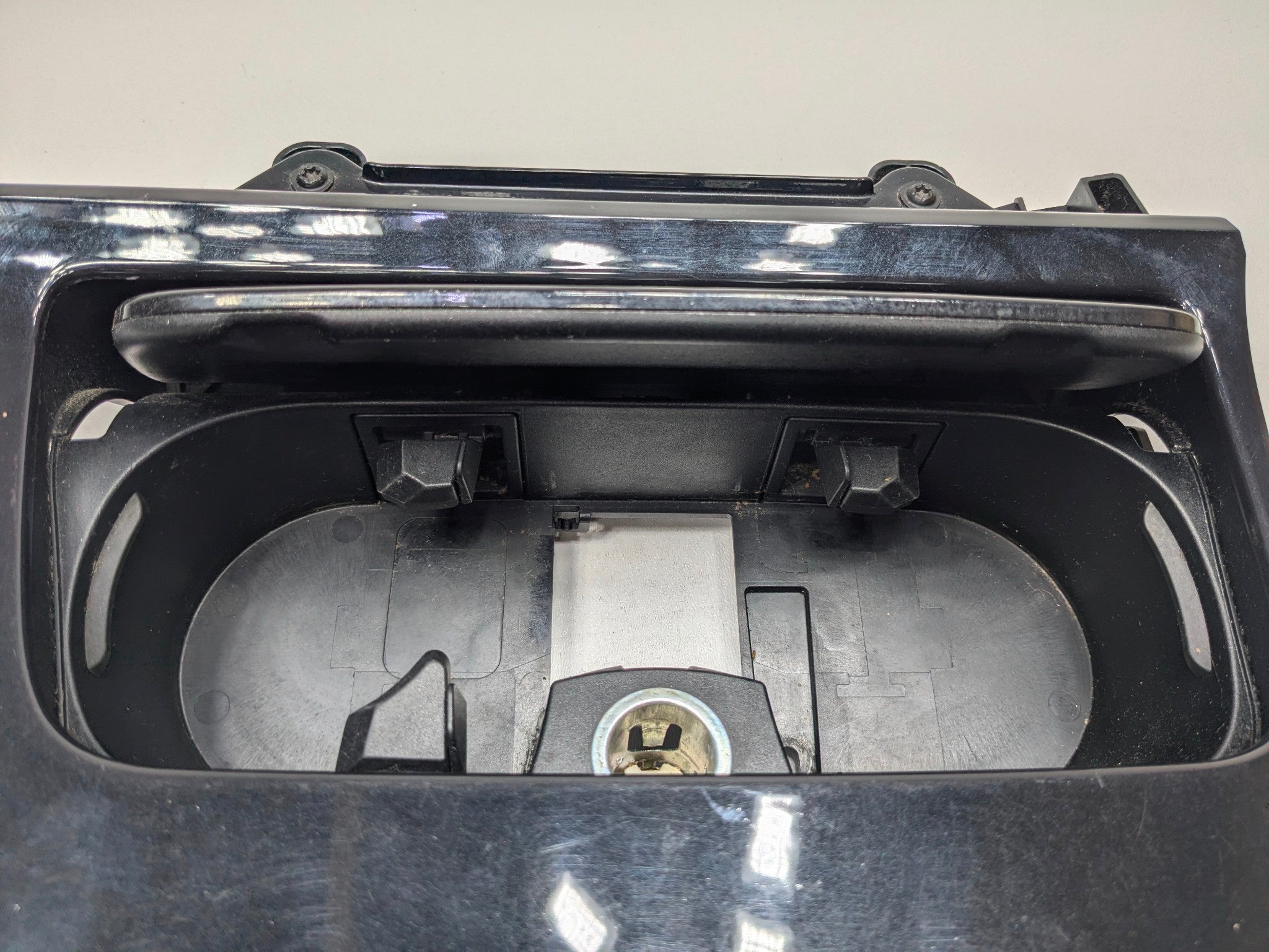 10 - 11 OEM BMW 535I GT FRONT CENTER CONSOLE CUP HOLDER WITH GEAR SHIFTER TRIM