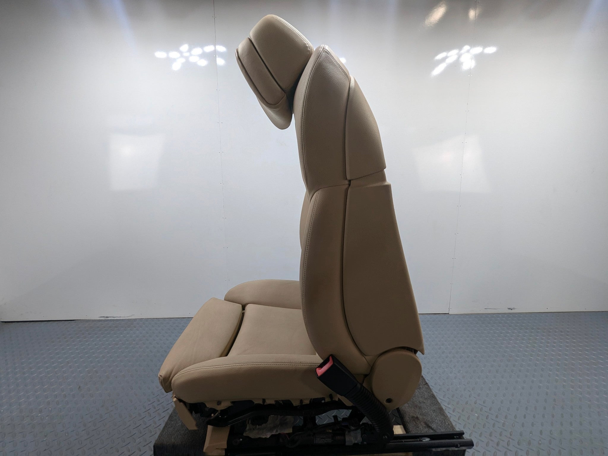 10 - 11 OEM BMW 535I GT FRONT RIGHT PASSENGER SIDE SEAT WITH HEADREST ASSEMBLY