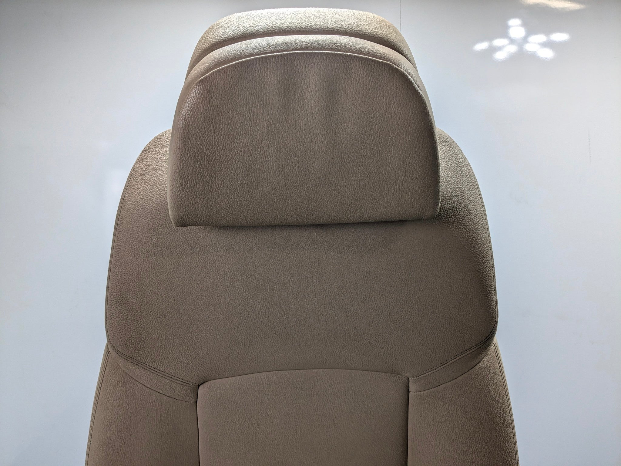 10 - 11 OEM BMW 535I GT FRONT RIGHT PASSENGER SIDE SEAT WITH HEADREST ASSEMBLY