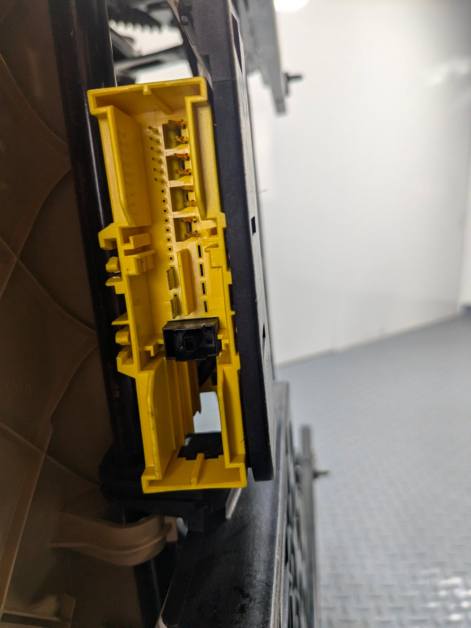 10 - 11 OEM BMW 535I GT FRONT RIGHT PASSENGER SIDE SEAT WITH HEADREST ASSEMBLY