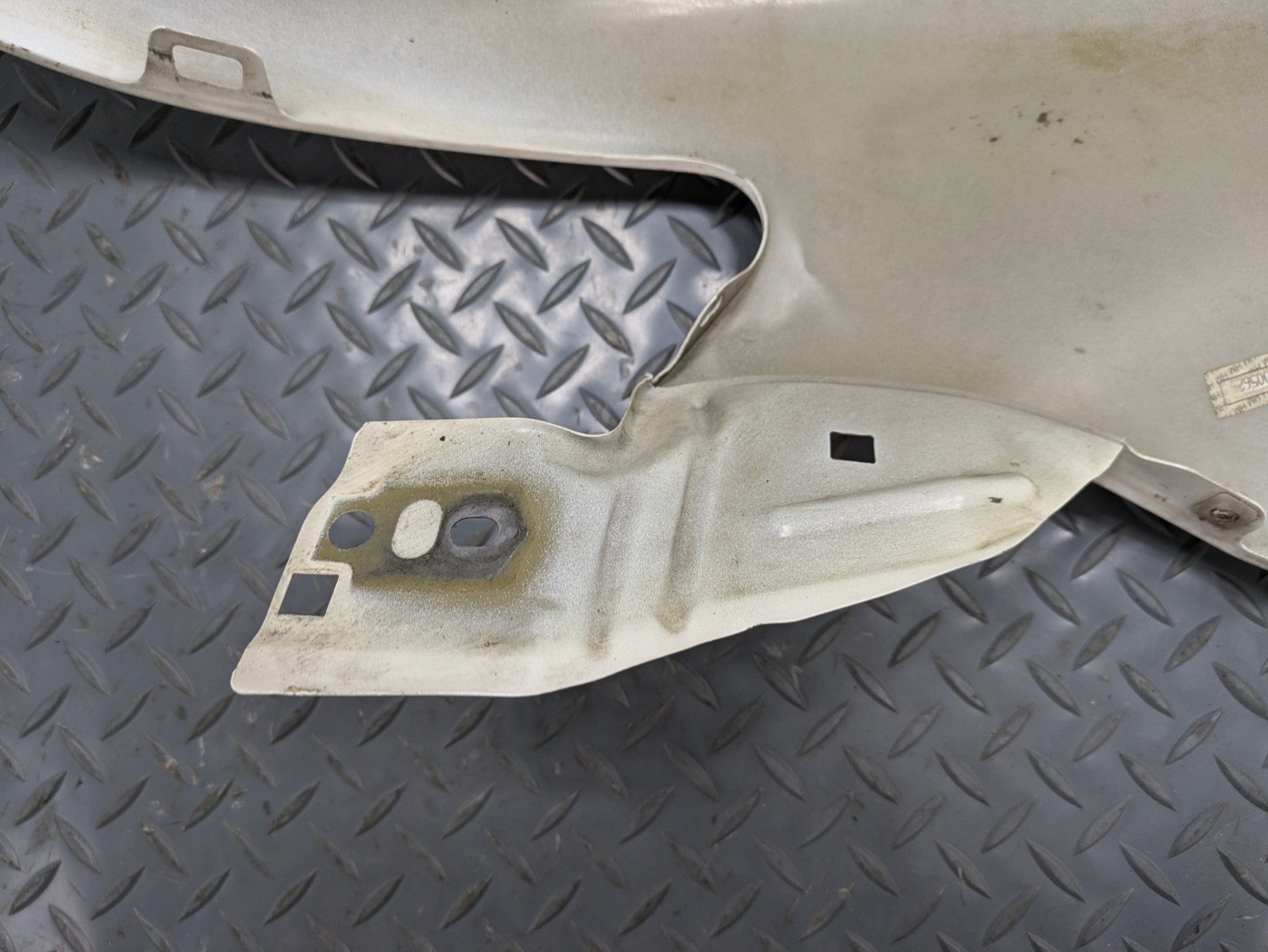 2004 - 2008 OEM ACURA TL FRONT RIGHT PASSENGER SIDE FENDER COVER PANEL
