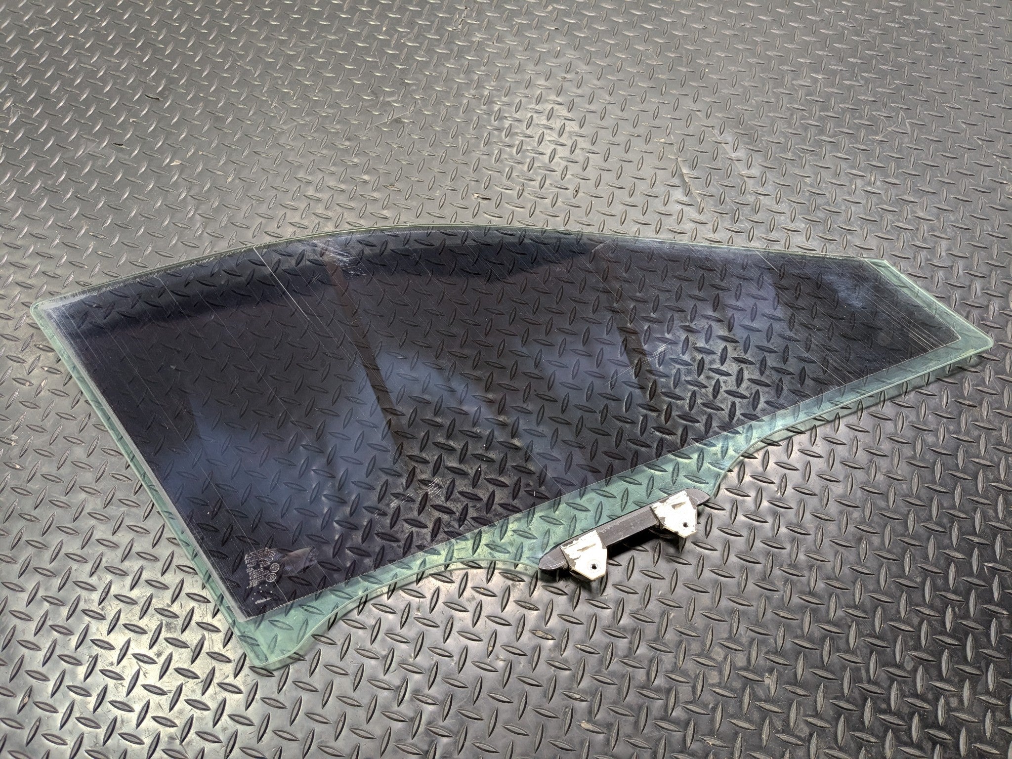 2004 - 2008 OEM ACURA TL FRONT LEFT DRIVER SIDE DOOR WINDOW GLASS