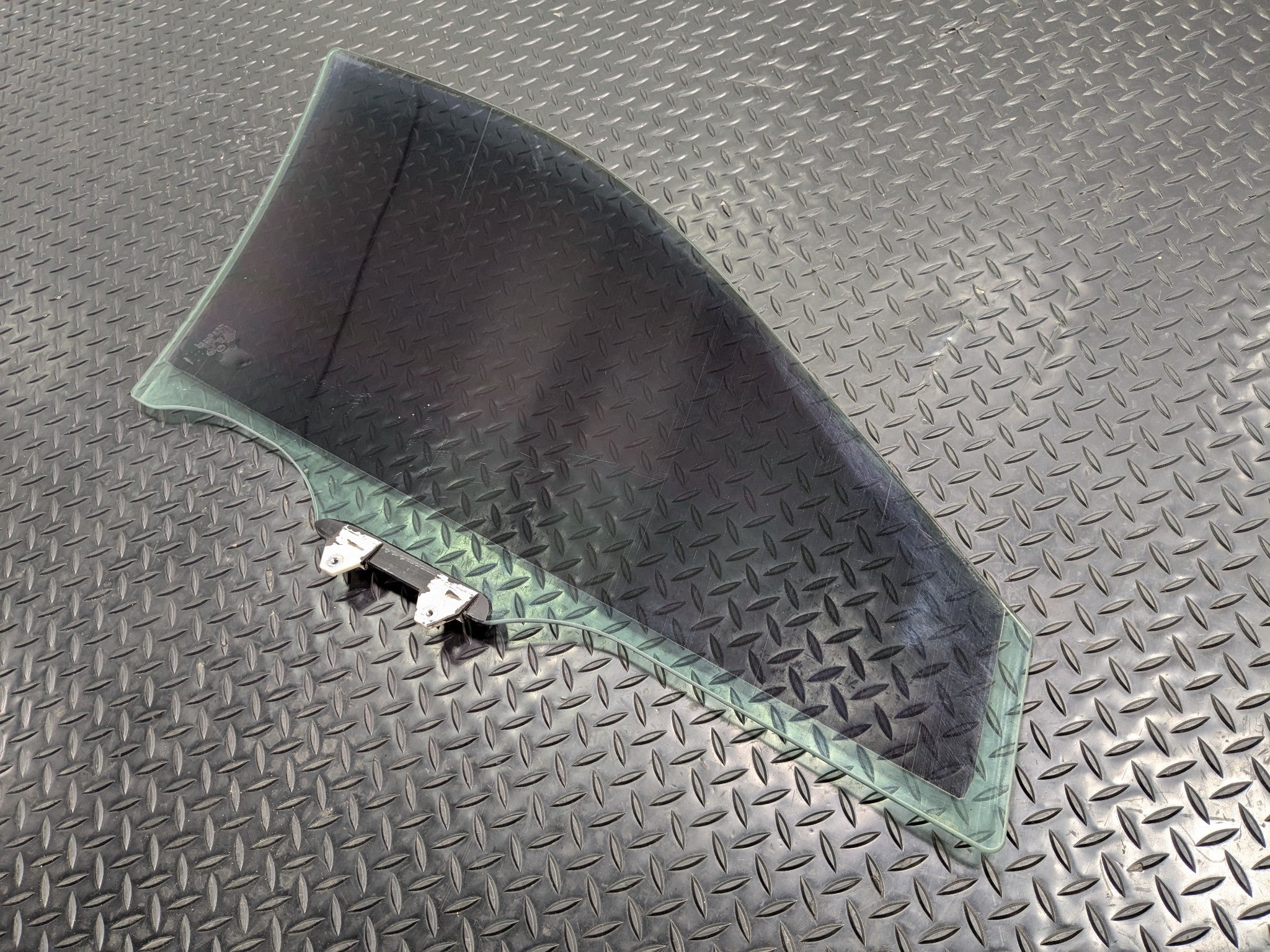 2004 - 2008 OEM ACURA TL FRONT LEFT DRIVER SIDE DOOR WINDOW GLASS