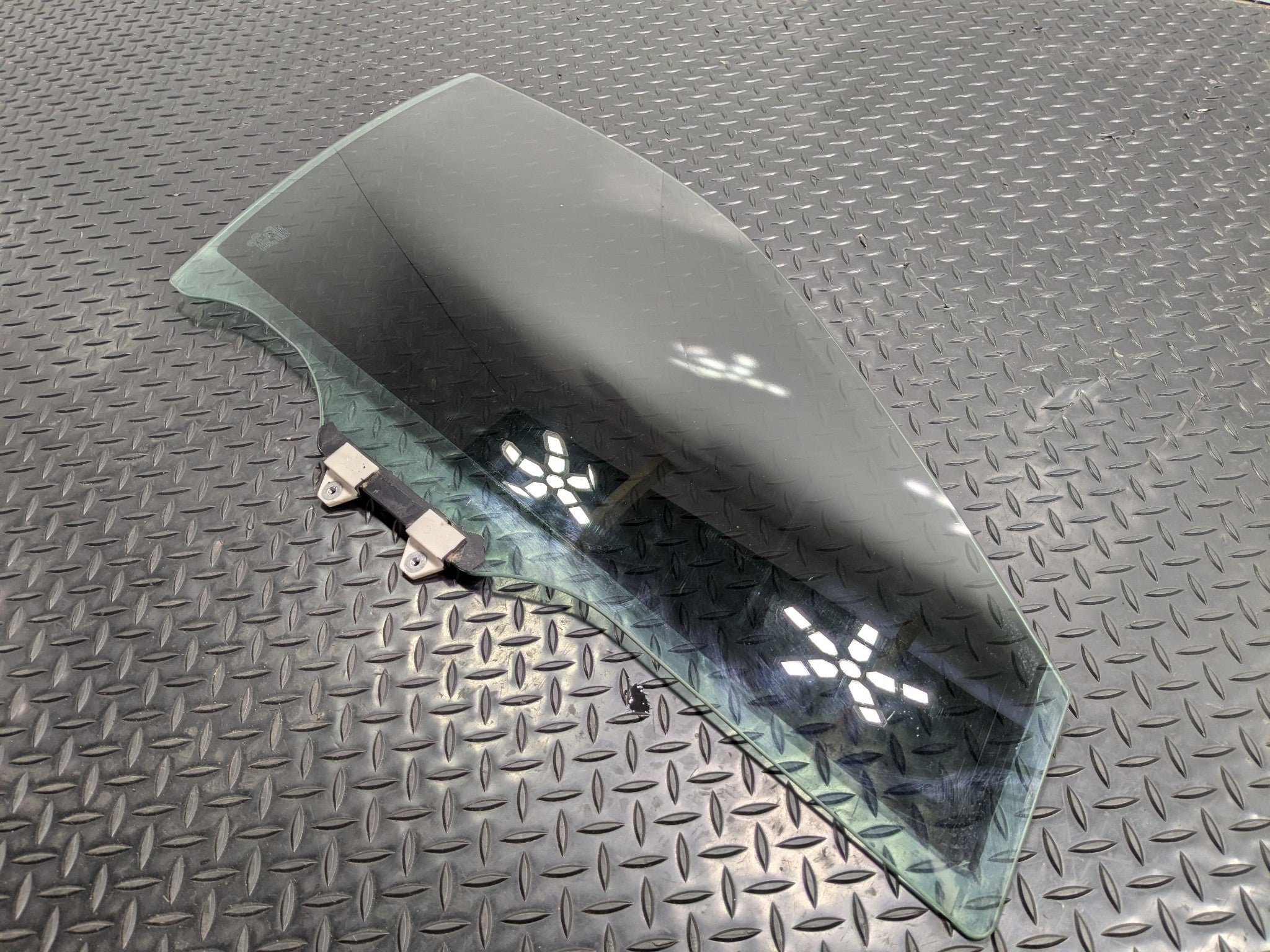 2004 - 2008 OEM ACURA TL FRONT RIGHT PASSENGER SIDE DOOR WINDOW GLASS