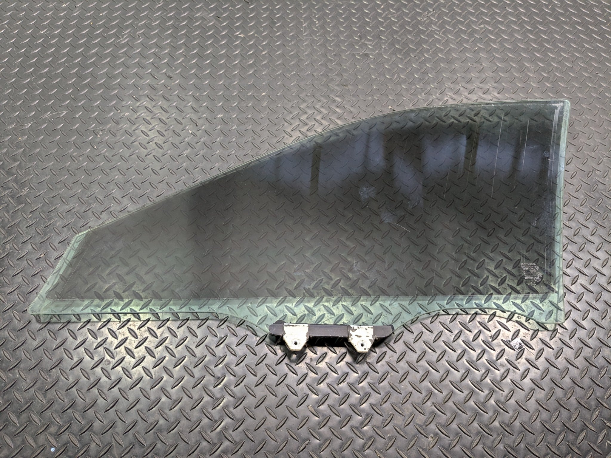 2004 - 2008 OEM ACURA TL FRONT RIGHT PASSENGER SIDE DOOR WINDOW GLASS