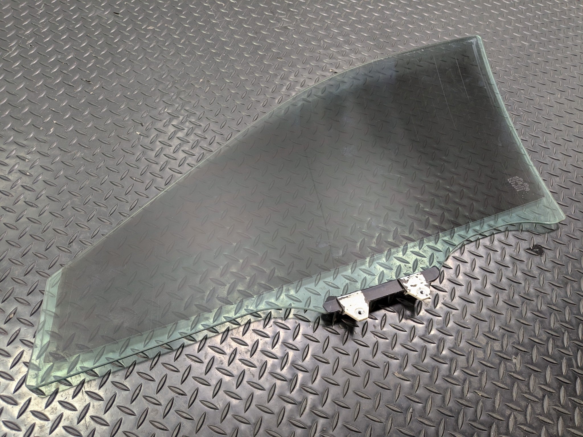 2004 - 2008 OEM ACURA TL FRONT RIGHT PASSENGER SIDE DOOR WINDOW GLASS