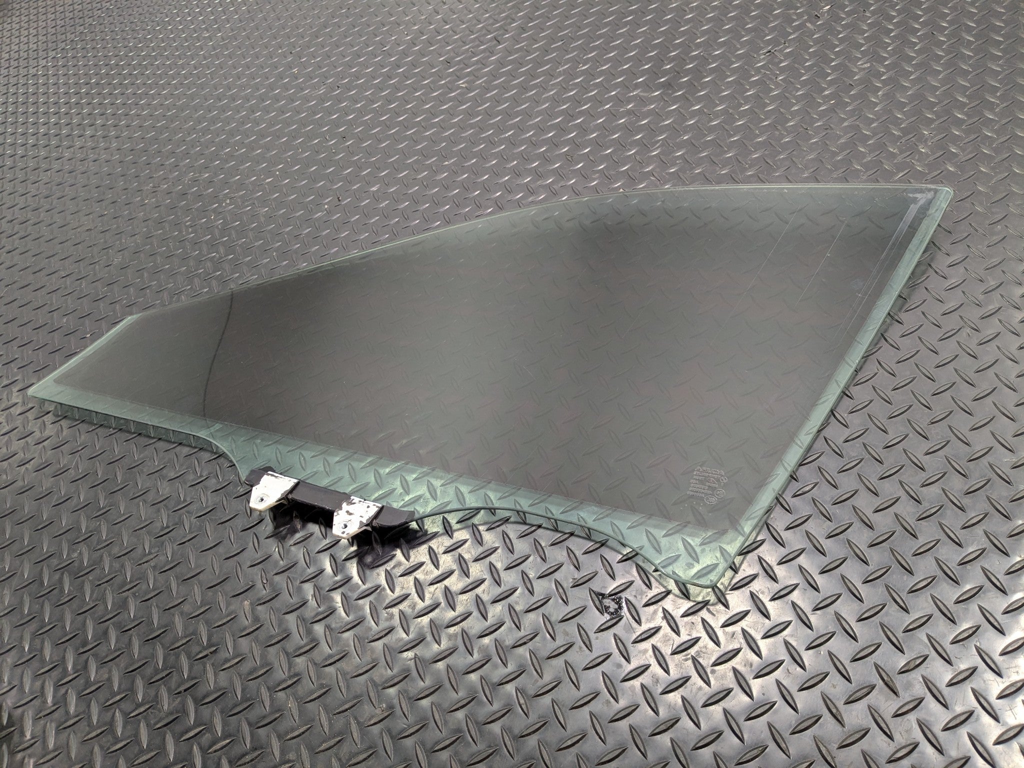 2004 - 2008 OEM ACURA TL FRONT RIGHT PASSENGER SIDE DOOR WINDOW GLASS