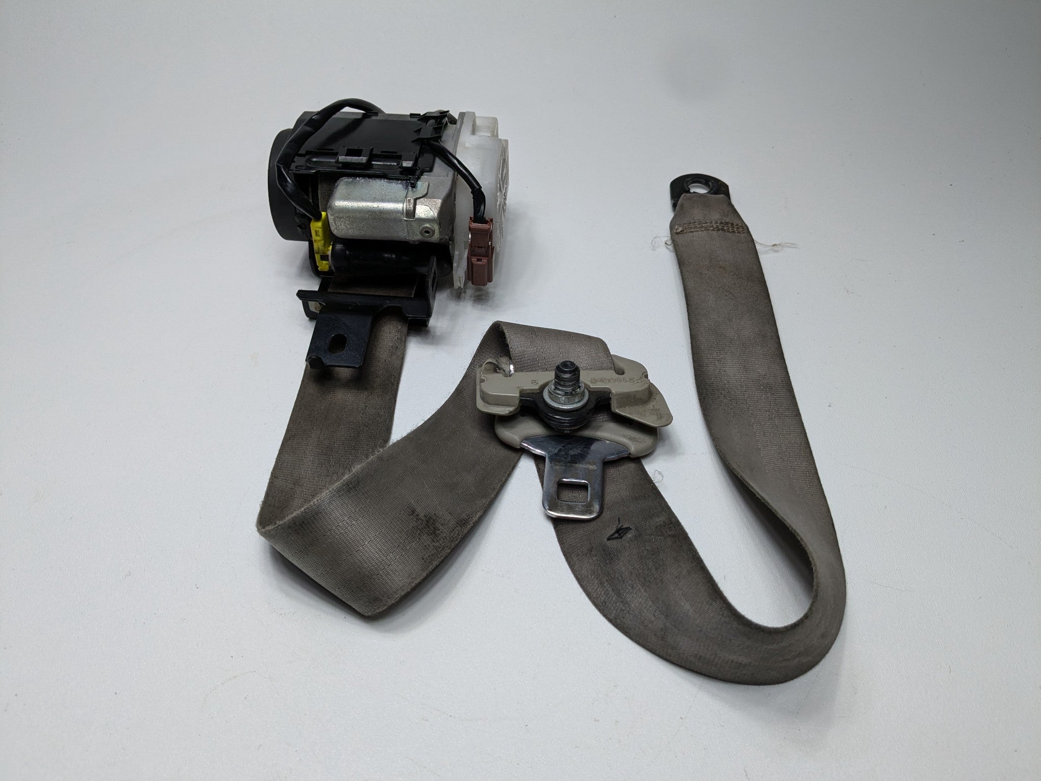 2004 - 2008 OEM ACURA TL FRONT LEFT DRIVER SIDE SEAT BELT RETRACTOR