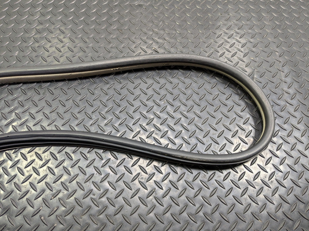 04 - 08 OEM ACURA TL FRONT RIGHT PASSENGER SIDE DOOR SEAL WEATHERSTRIP RUBBER