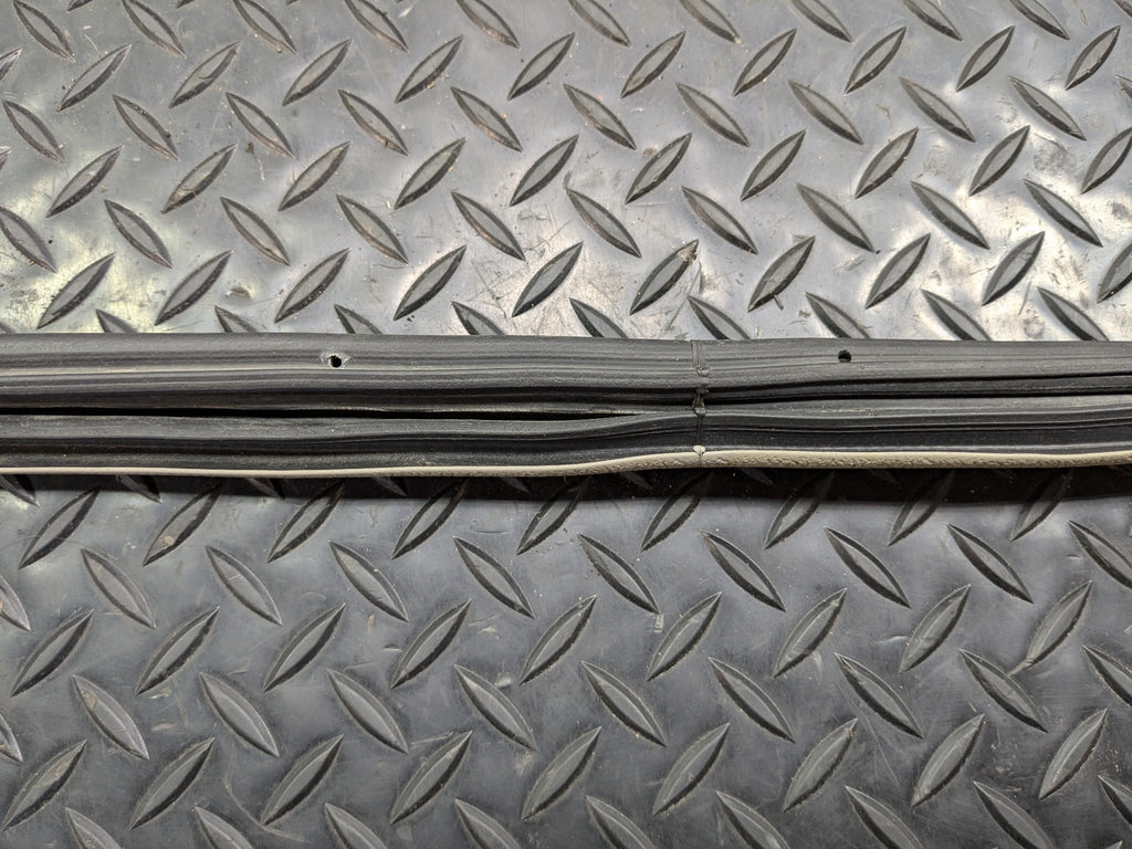2004 - 2008 OEM ACURA TL FRONT LEFT DRIVER SIDE DOOR SEAL WEATHERSTRIP RUBBER