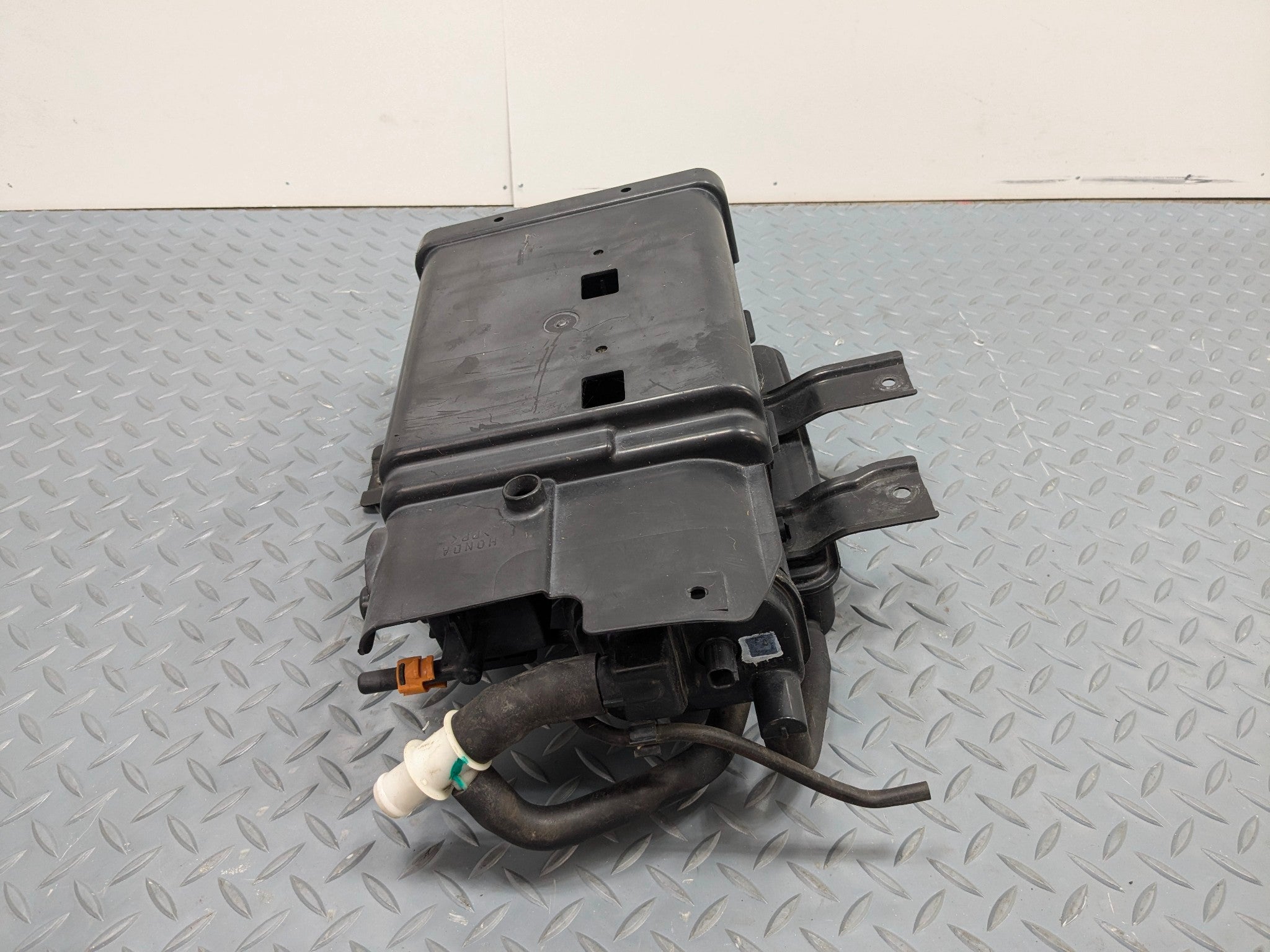 2004 - 2008 OEM ACURA TL FUEL VAPOR EVAPORATOR CHARCOAL CANISTER