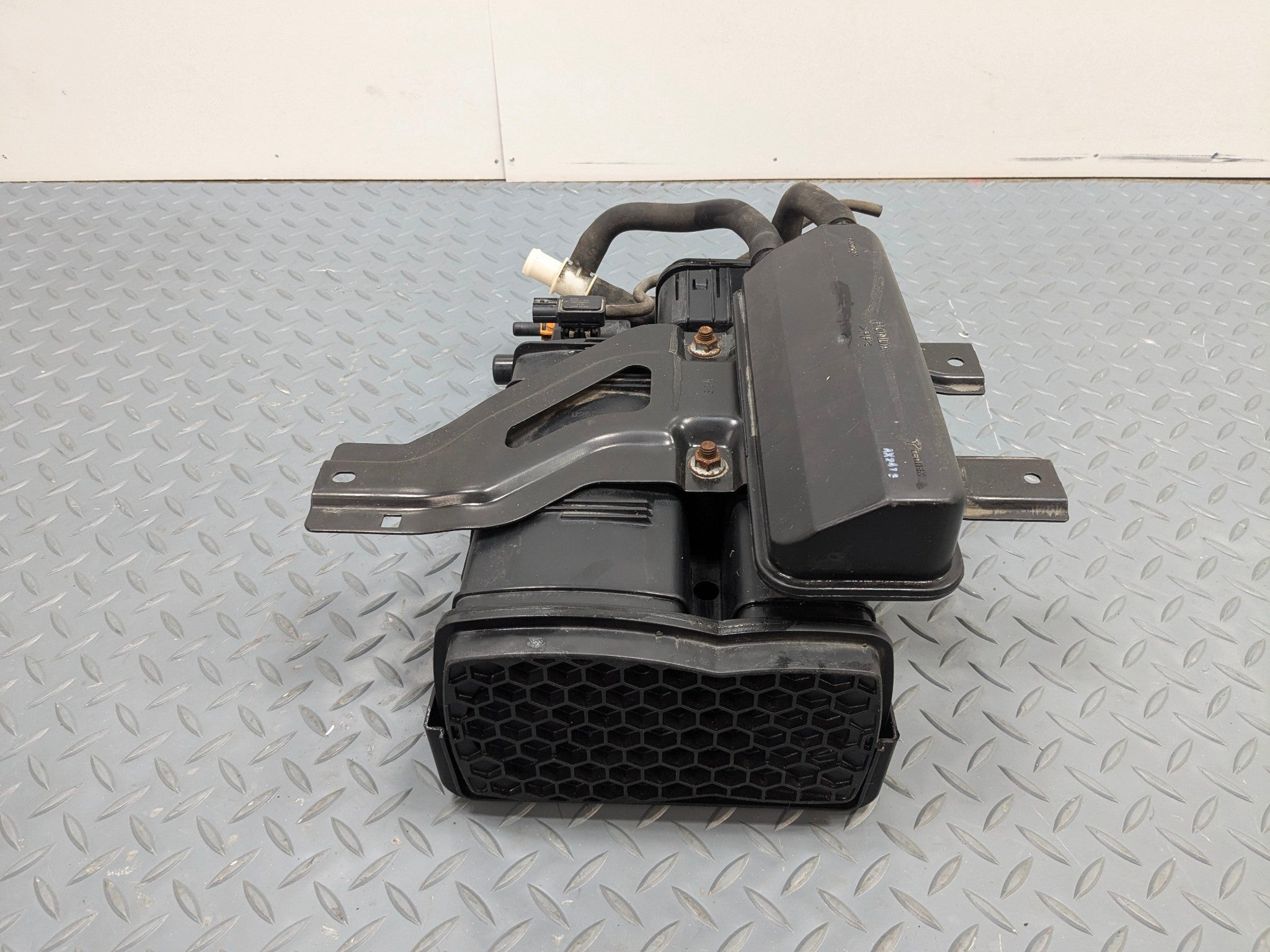 2004 - 2008 OEM ACURA TL FUEL VAPOR EVAPORATOR CHARCOAL CANISTER