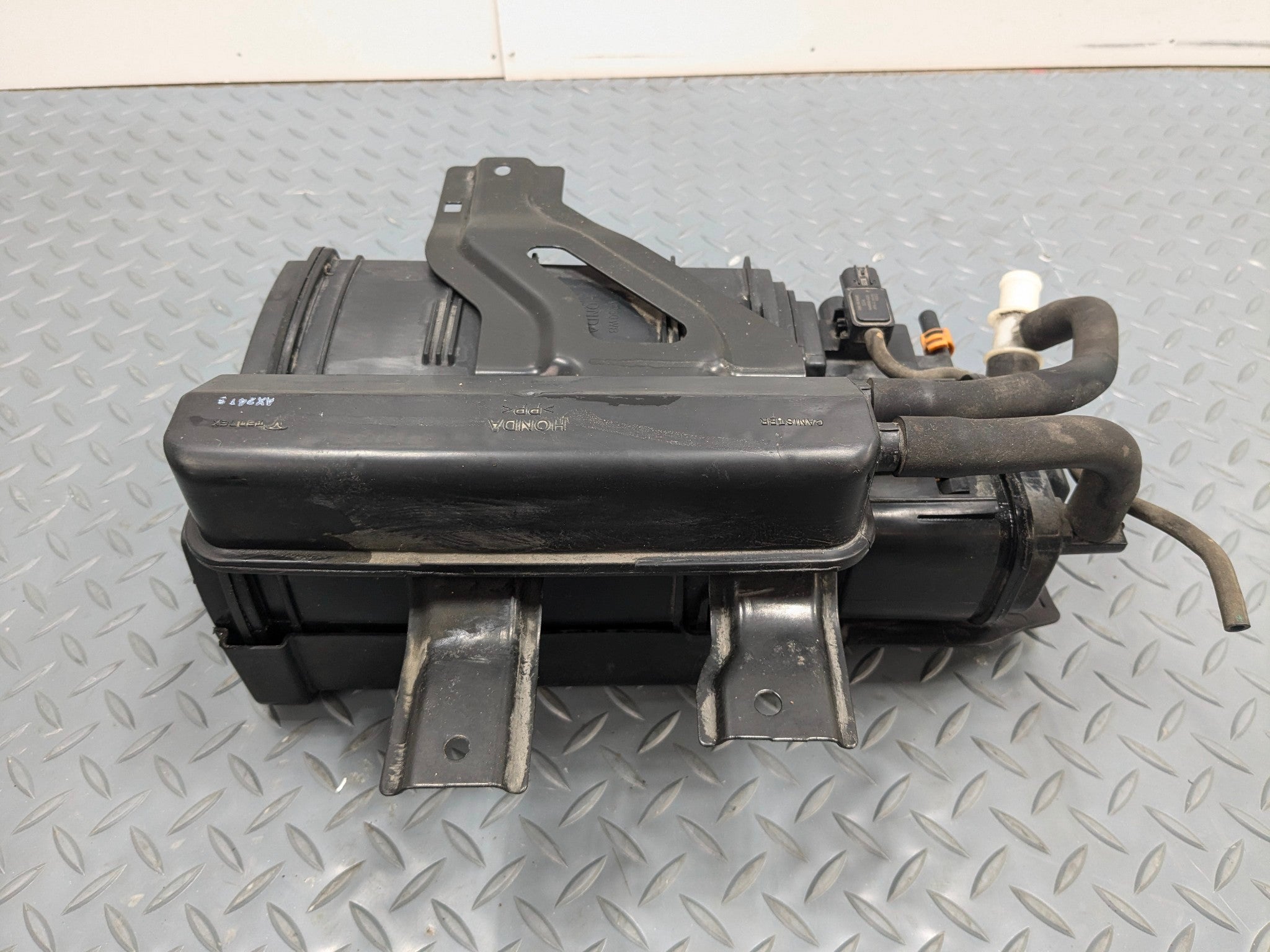2004 - 2008 OEM ACURA TL FUEL VAPOR EVAPORATOR CHARCOAL CANISTER