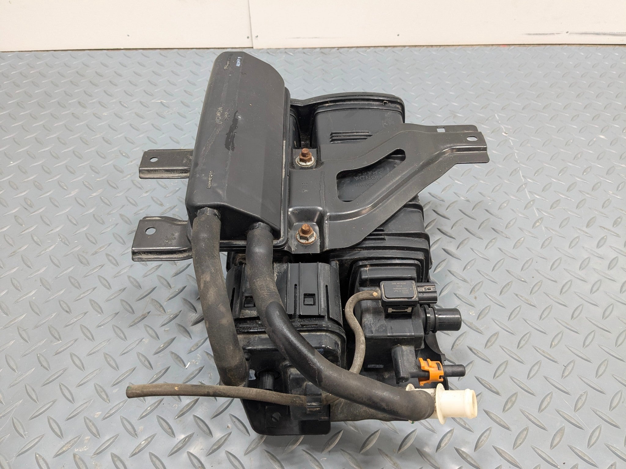 2004 - 2008 OEM ACURA TL FUEL VAPOR EVAPORATOR CHARCOAL CANISTER