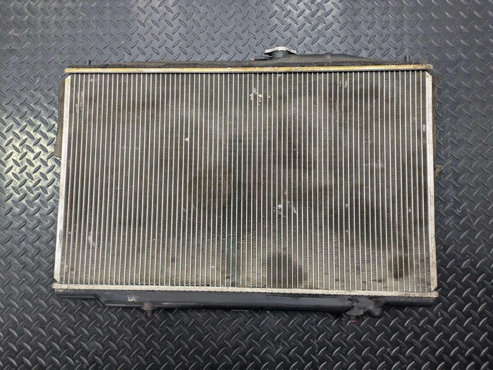 2004 - 2008 OEM ACURA TL 3.2L ENGINE MOTOR COOLANT COOLING RADIATOR