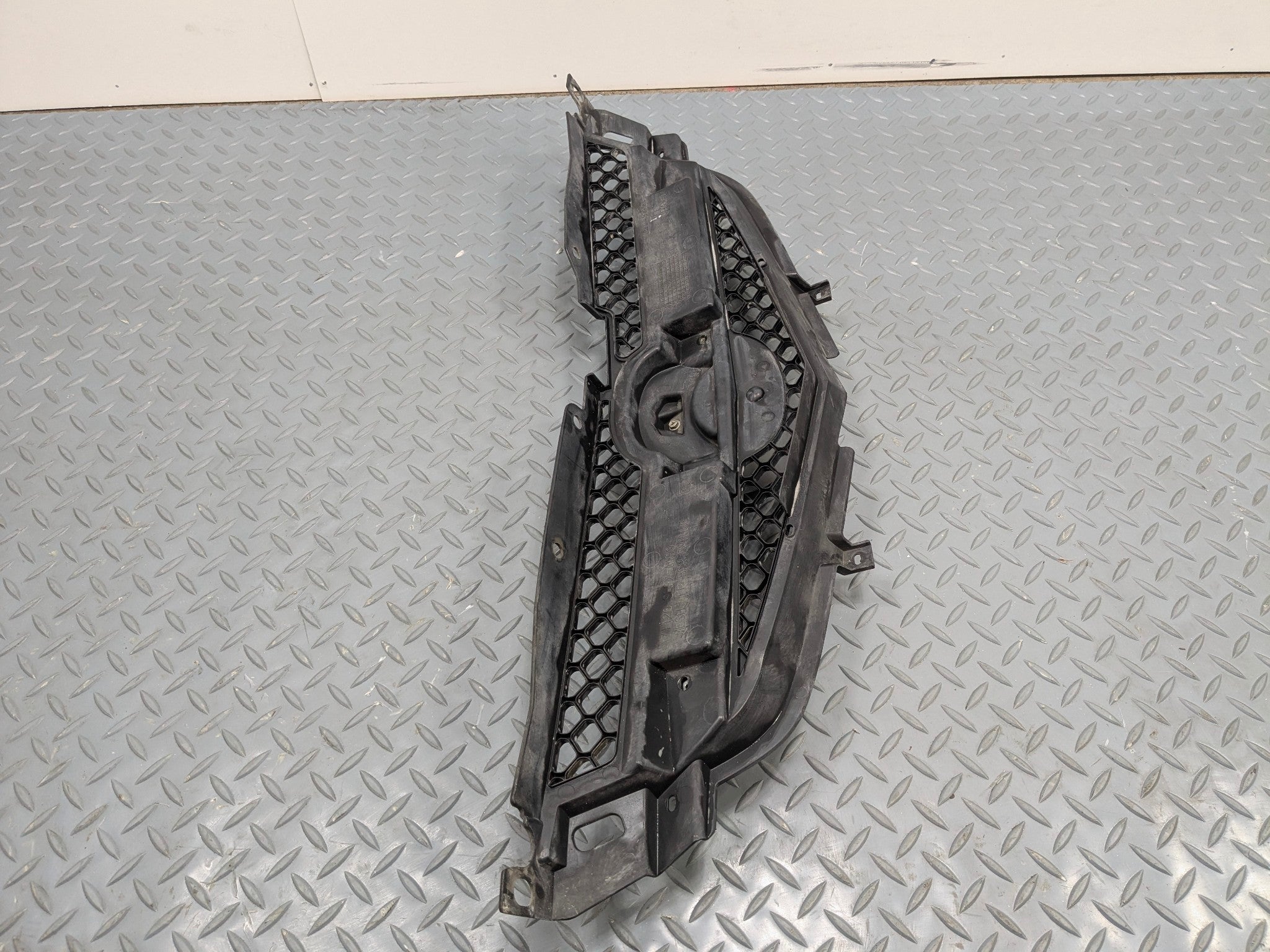 2004 - 2008 OEM ACURA TL FRONT UPPER BUMPER CENTER GRILLE WITH EMBLEM