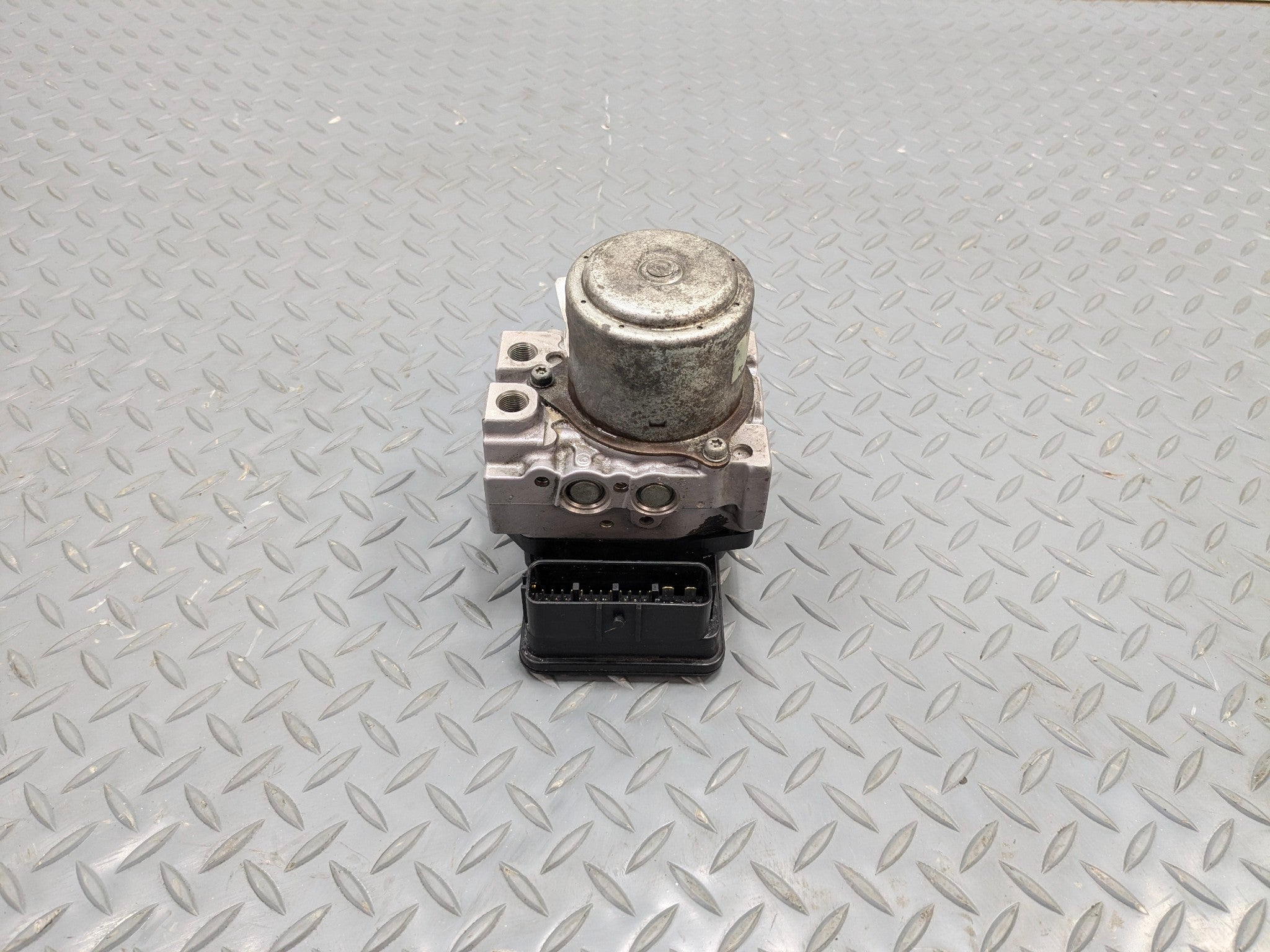 2004 - 2008 OEM ACURA TL ABS ANTI-LOCK BRAKE PUMP CONTROL MODULE