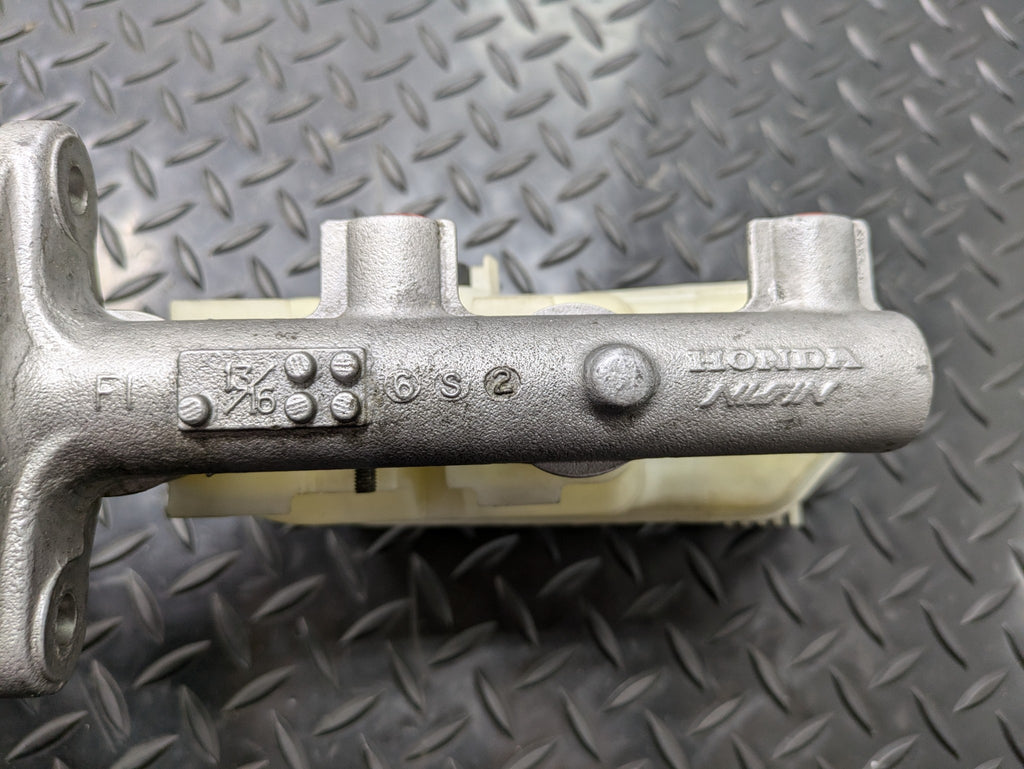 2004 - 2008 ACURA TL BRAKE MASTER CYLINDER RESERVOIR ASSEMBLY