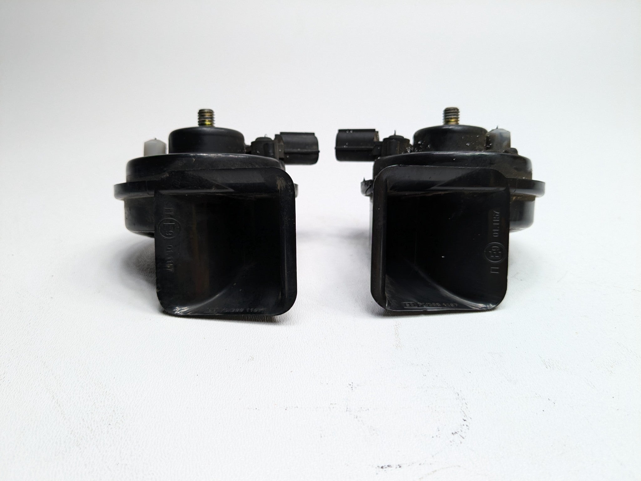 04 - 08 OEM ACURA TL FRONT LEFT AND RIGHT HIGH-LOW NOTE TONE SAFETY HORN SET