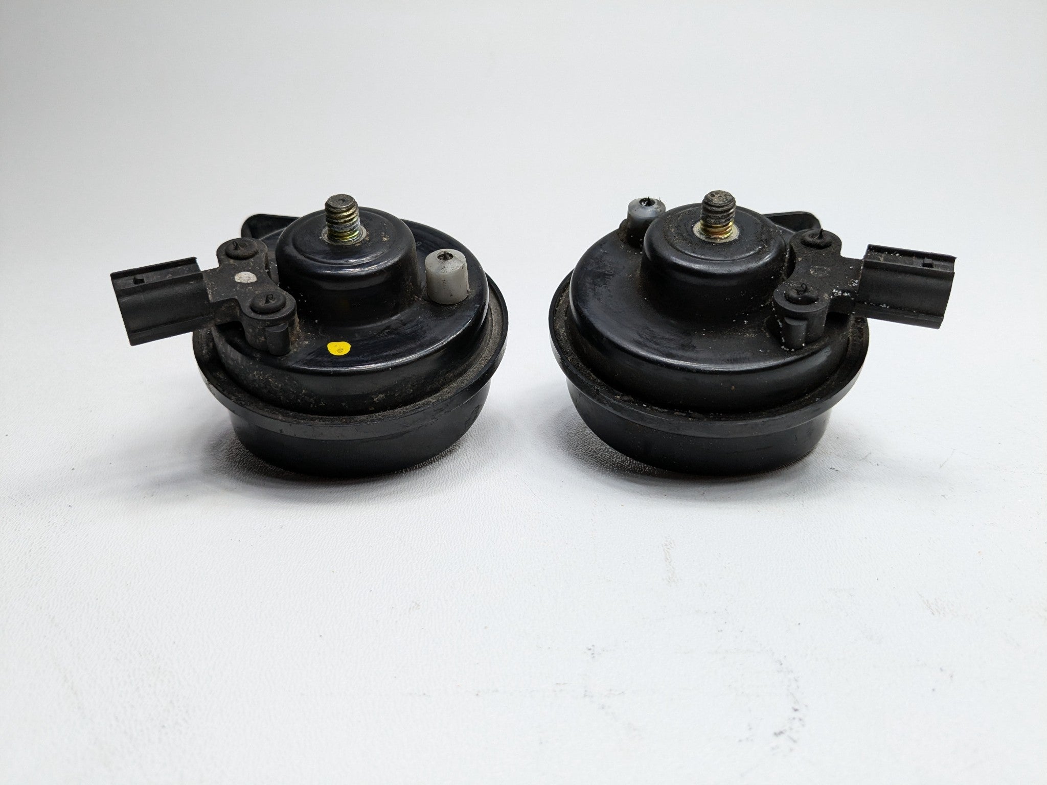 04 - 08 OEM ACURA TL FRONT LEFT AND RIGHT HIGH-LOW NOTE TONE SAFETY HORN SET
