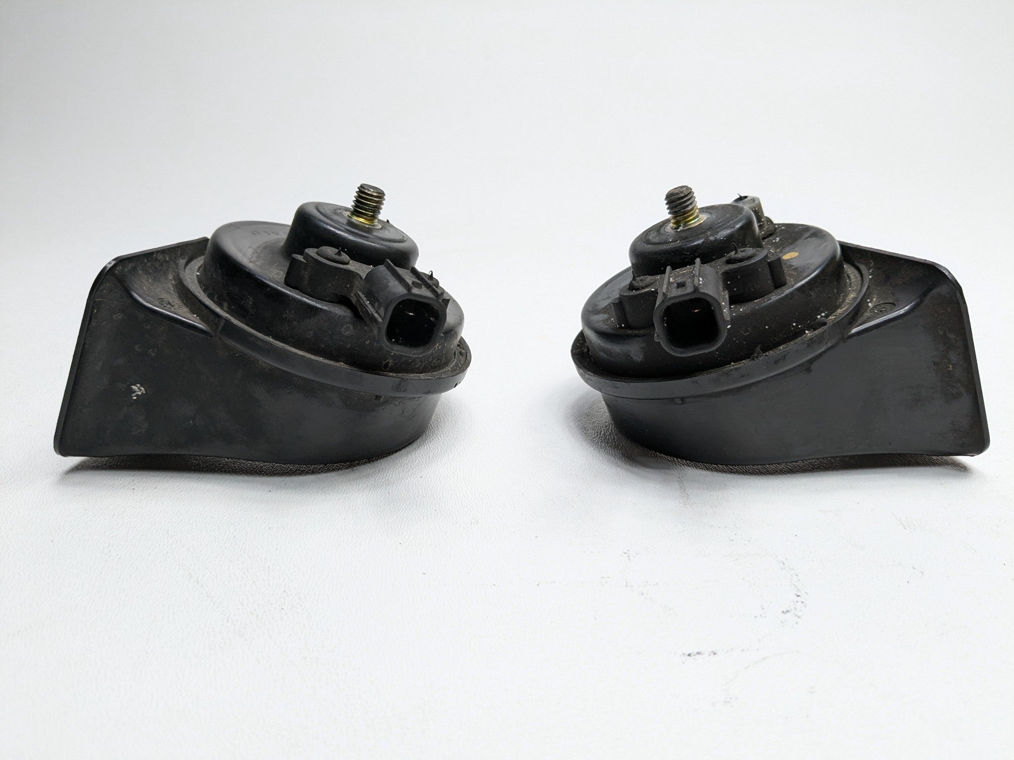 04 - 08 OEM ACURA TL FRONT LEFT AND RIGHT HIGH-LOW NOTE TONE SAFETY HORN SET